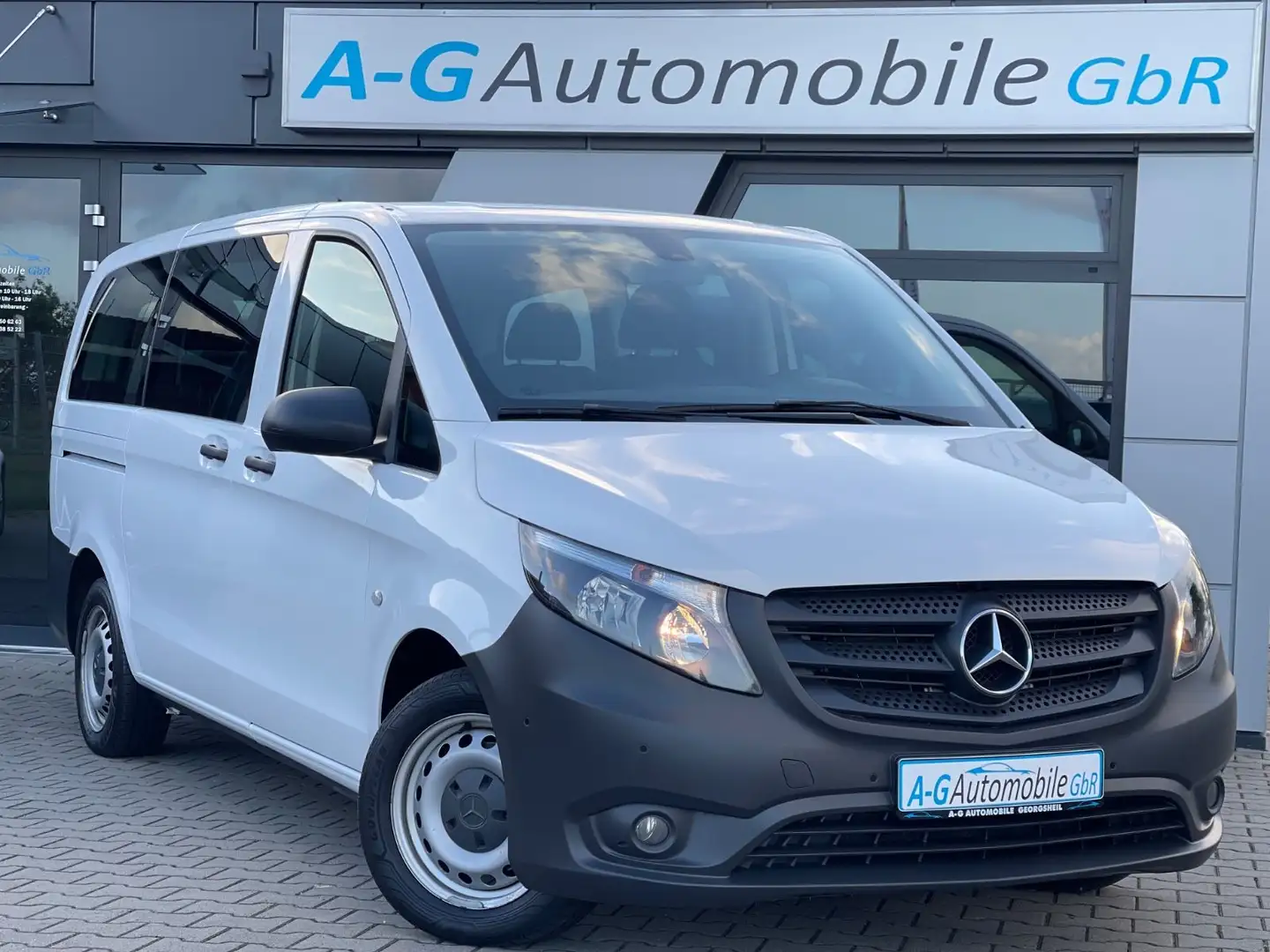 Mercedes-Benz Vito Tourer 114 CDI Pro lang-Automatik-8 Sitzer - 1