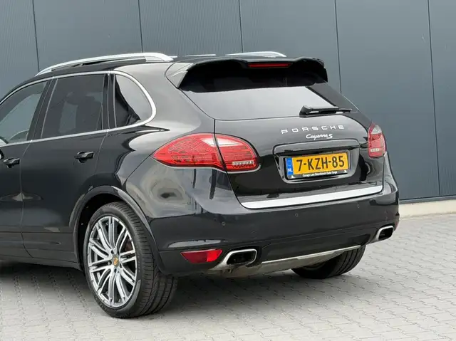 Porsche Cayenne view 13