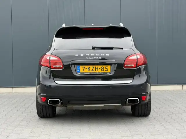 Porsche Cayenne view 8