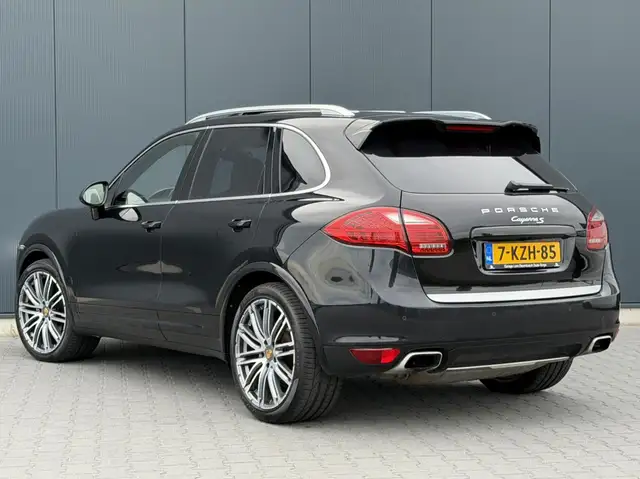 Porsche Cayenne view 3
