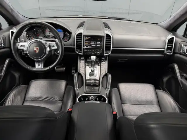 Porsche Cayenne view 15