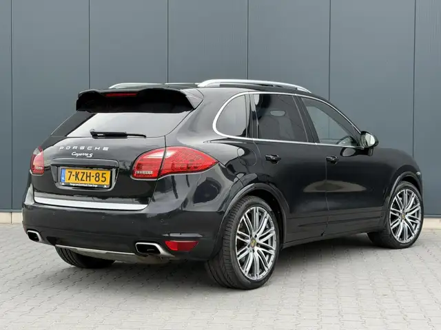 Porsche Cayenne view 4