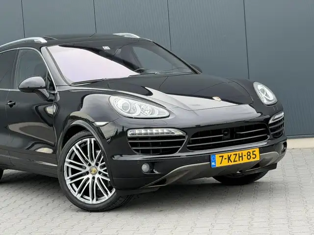 Porsche Cayenne view 12