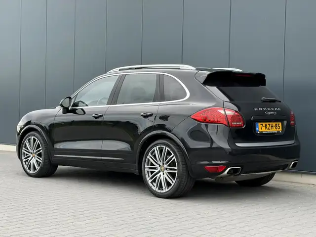 Porsche Cayenne view 11