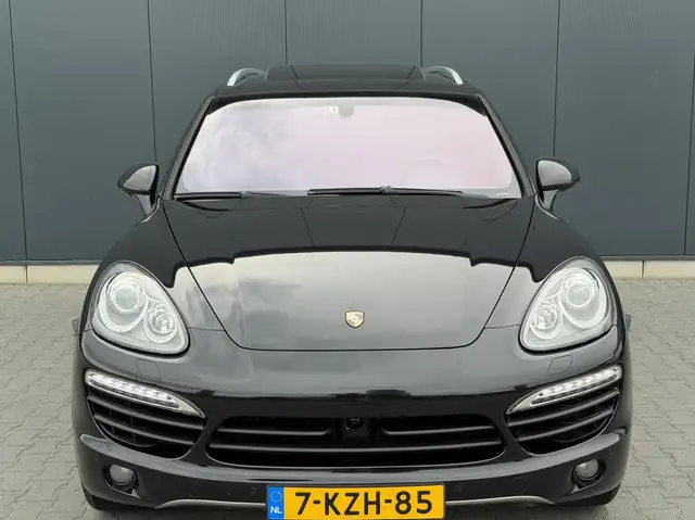 Porsche Cayenne view 14