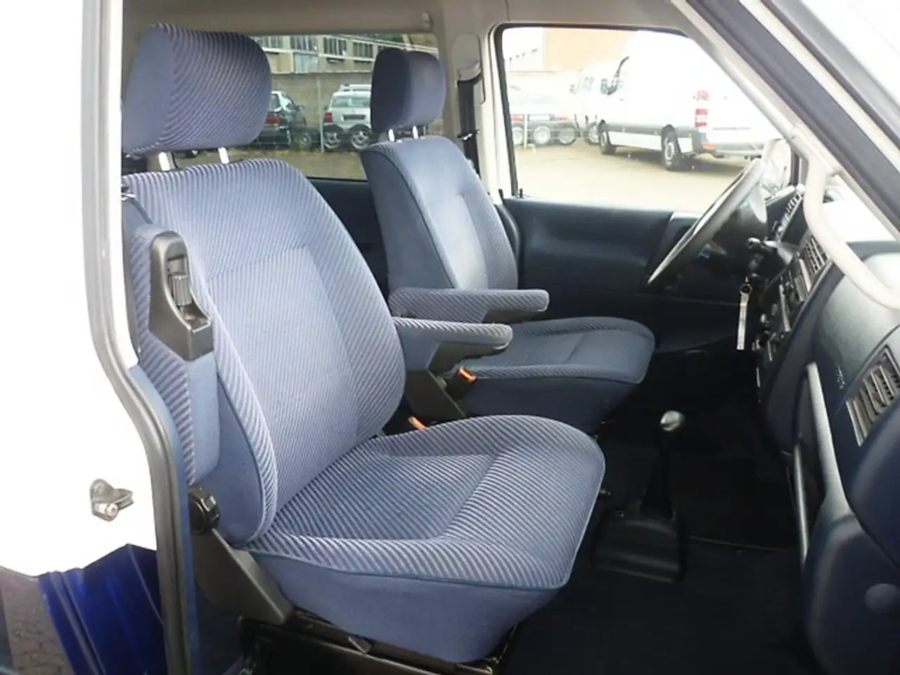 Volkswagen T4 Caravelle GL Automatik 2.5i 85Kw 1.Hand 2xKlima AB-AHK Top, foto 7
