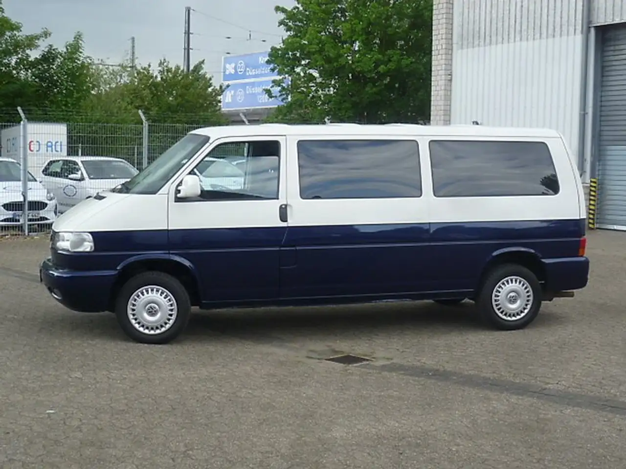 Volkswagen T4 Caravelle GL Automatik 2.5i 85Kw 1.Hand 2xKlima AB-AHK Top, foto 2