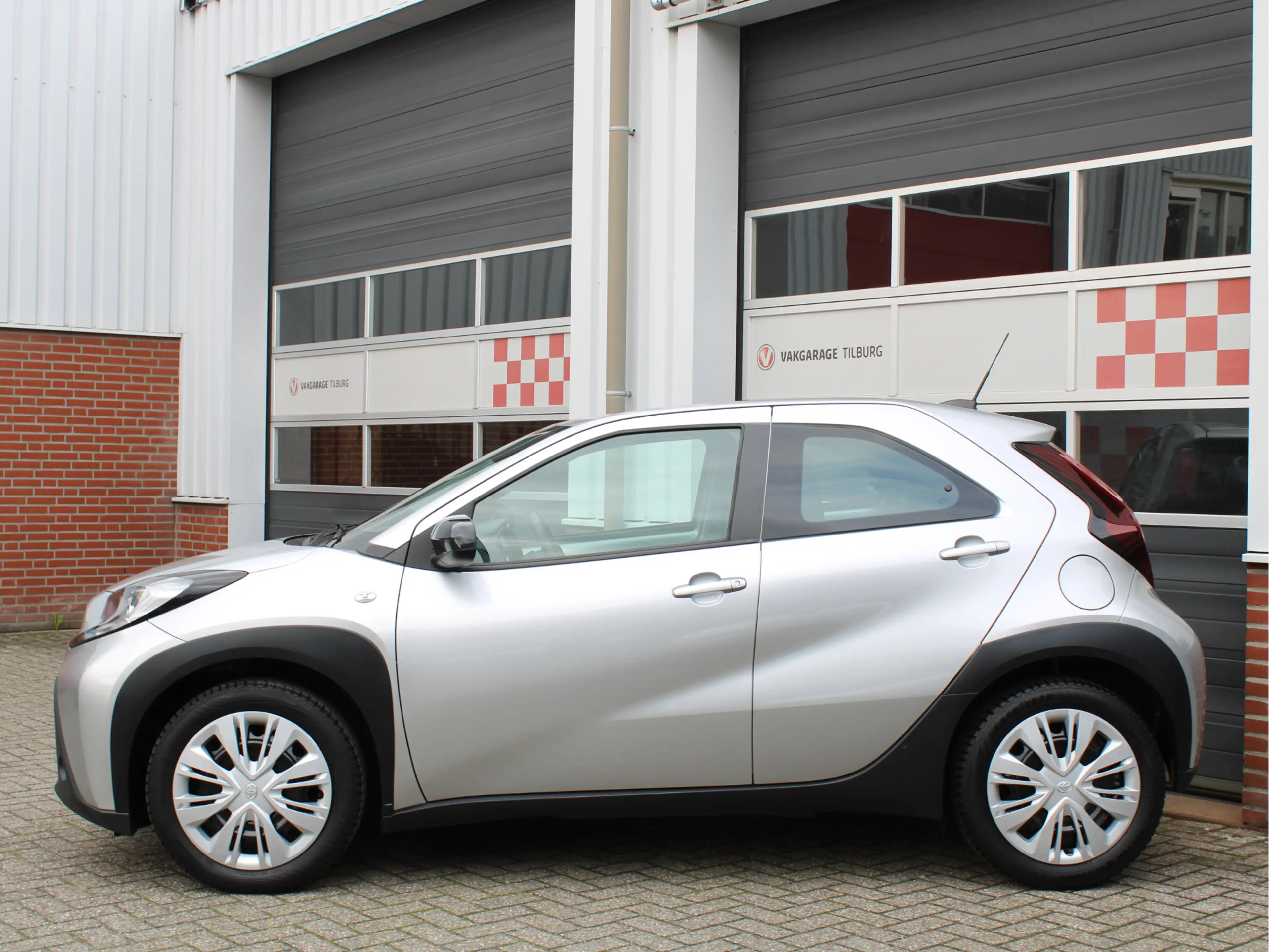 Toyota Aygo X 1.0 VVT-i MT Play /ACC/Carplay/Camera/Bluetooth/DA — photo 32