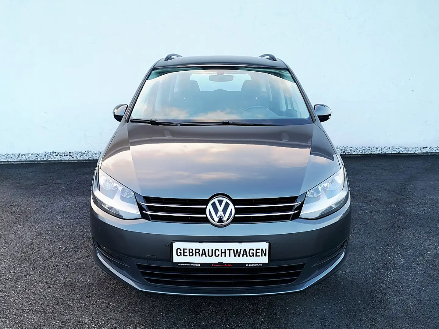 Volkswagen Sharan 2,0 TDI SCR mit AHK Grau - 2