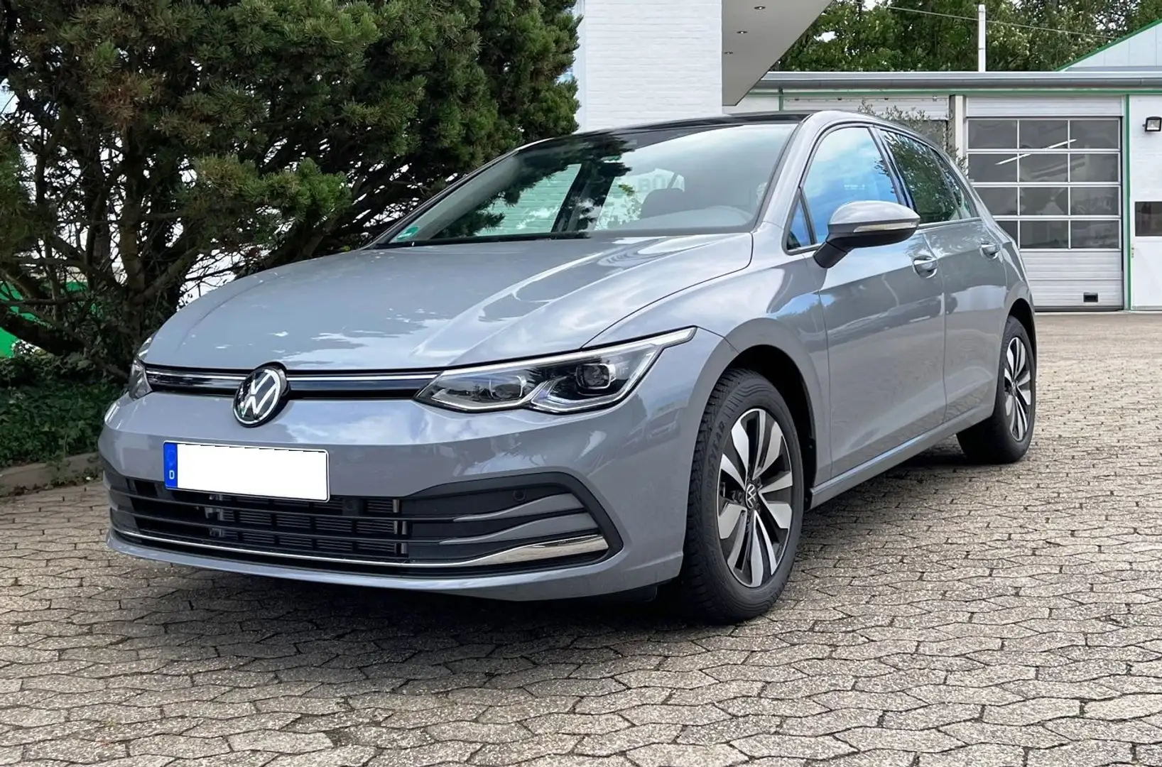 Volkswagen Golf VIII 2.0 TDI SCR DSG Navi Panorama AHK Grau - 2