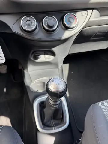 Toyota Yaris view 9