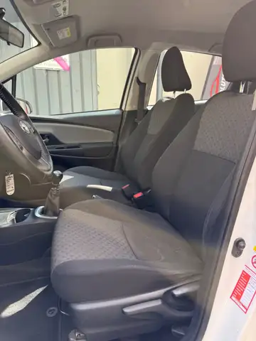 Toyota Yaris view 5