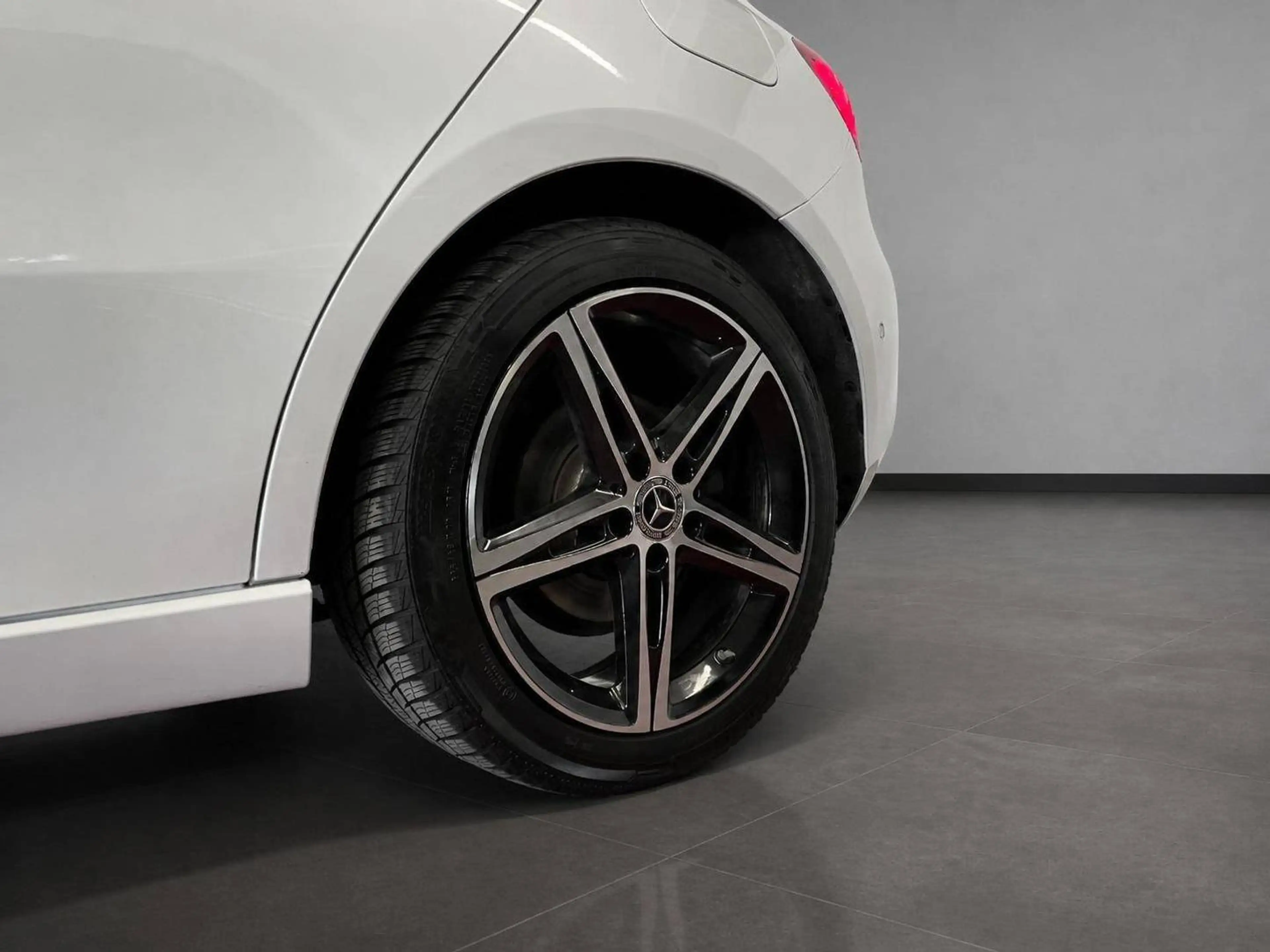 Mercedes-Benz A 220 d -Scheckheft-Navi-PDC — photo 4
