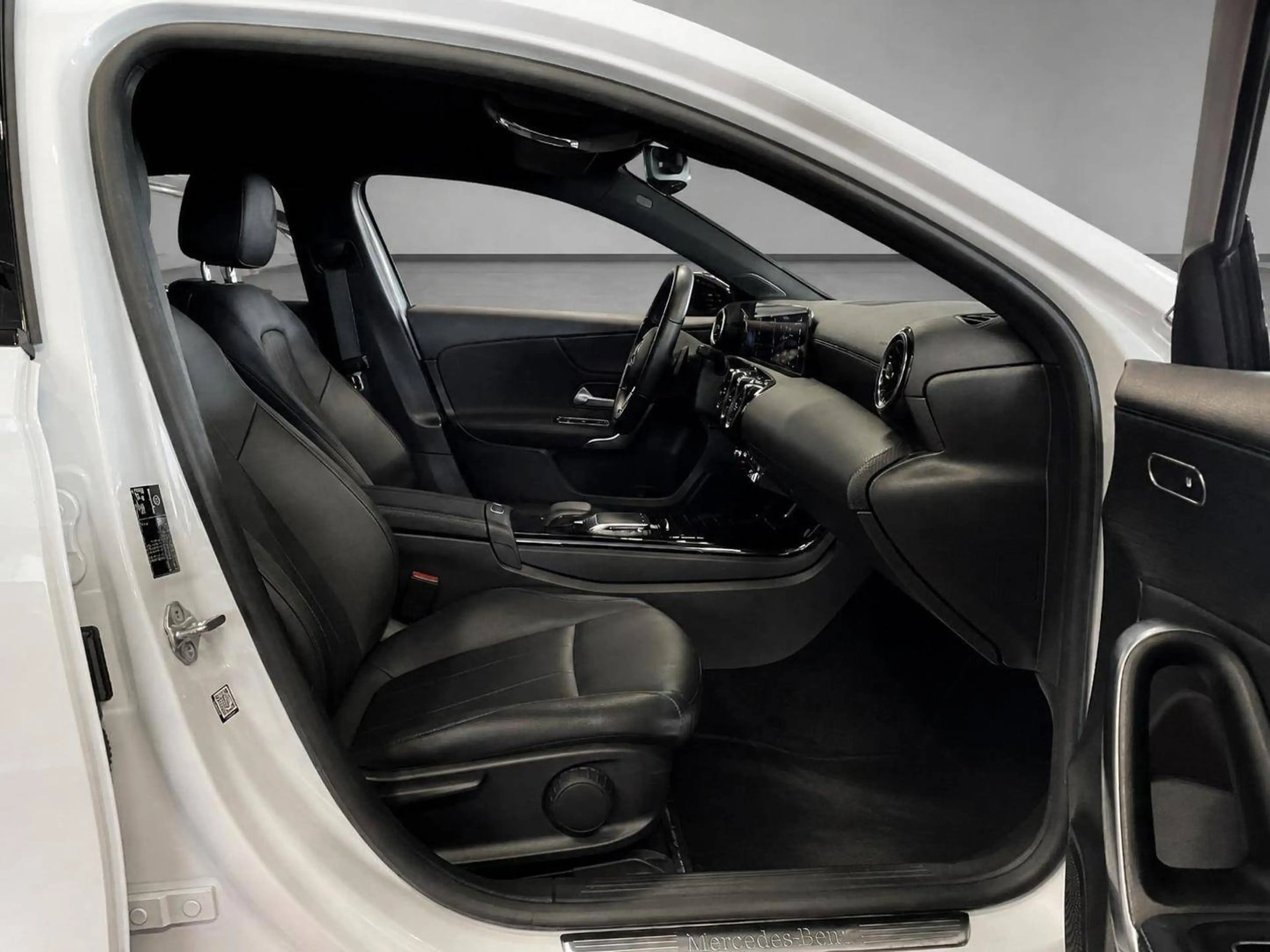 Mercedes-Benz A 220 d -Scheckheft-Navi-PDC — photo 15