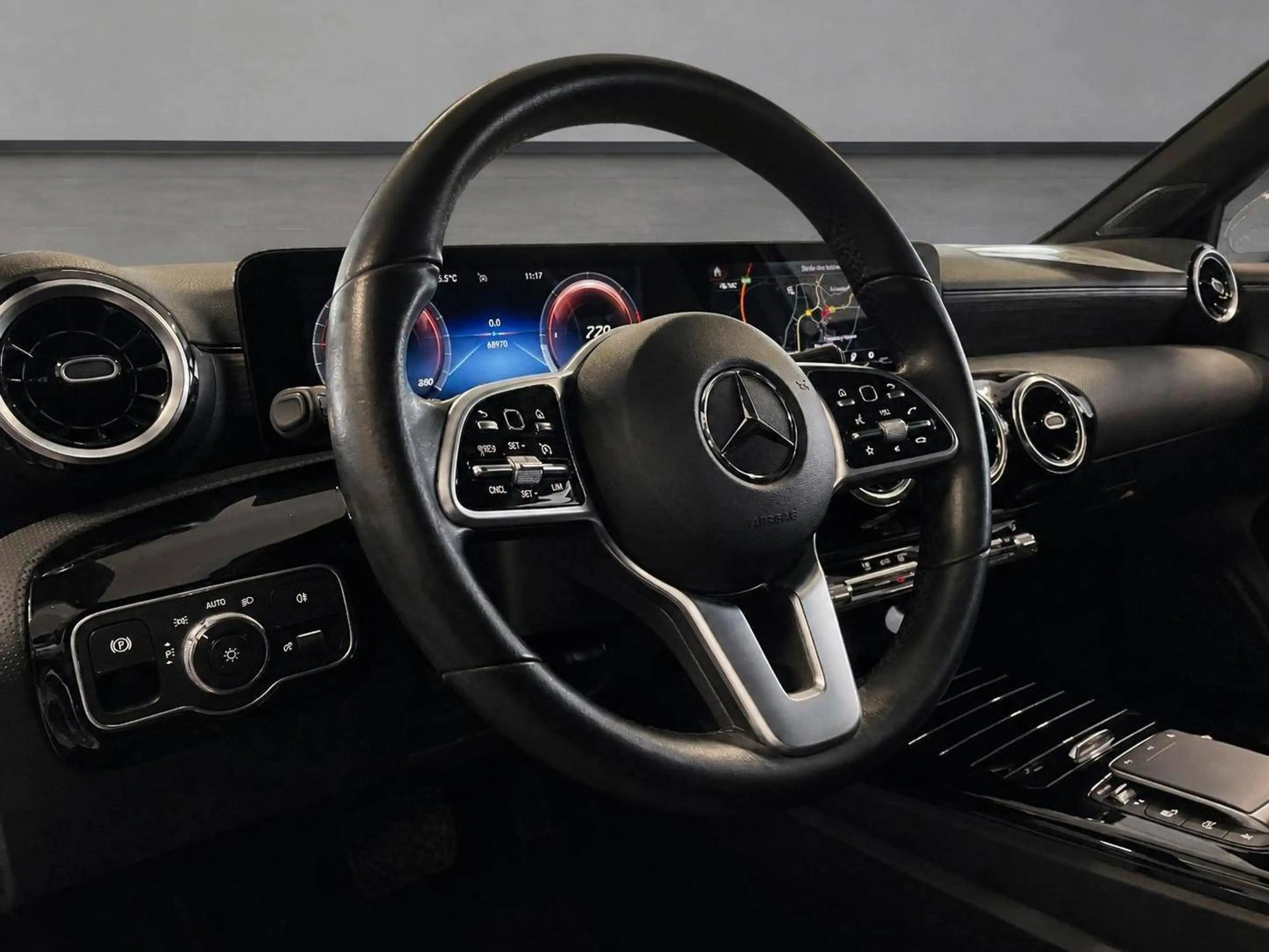 Mercedes-Benz A 220 d -Scheckheft-Navi-PDC — photo 11