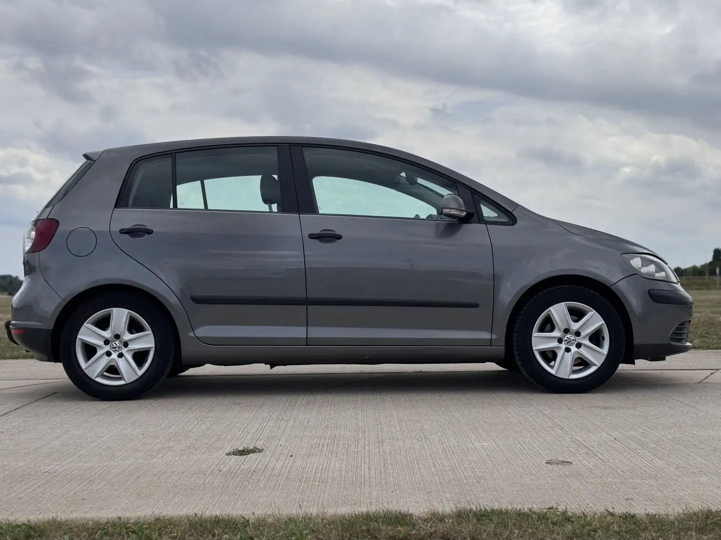 Volkswagen Golf 1.6 FSI Comfortl.Bns Grijs - 2