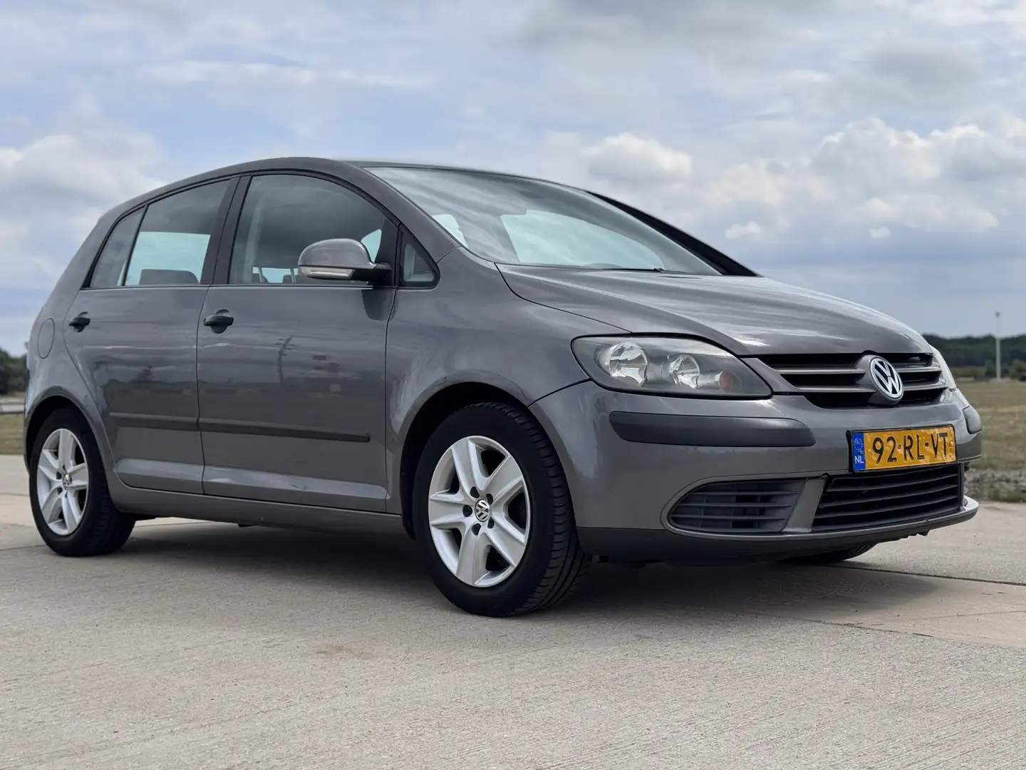 Volkswagen Golf 1.6 FSI Comfortl.Bns Grijs - 1