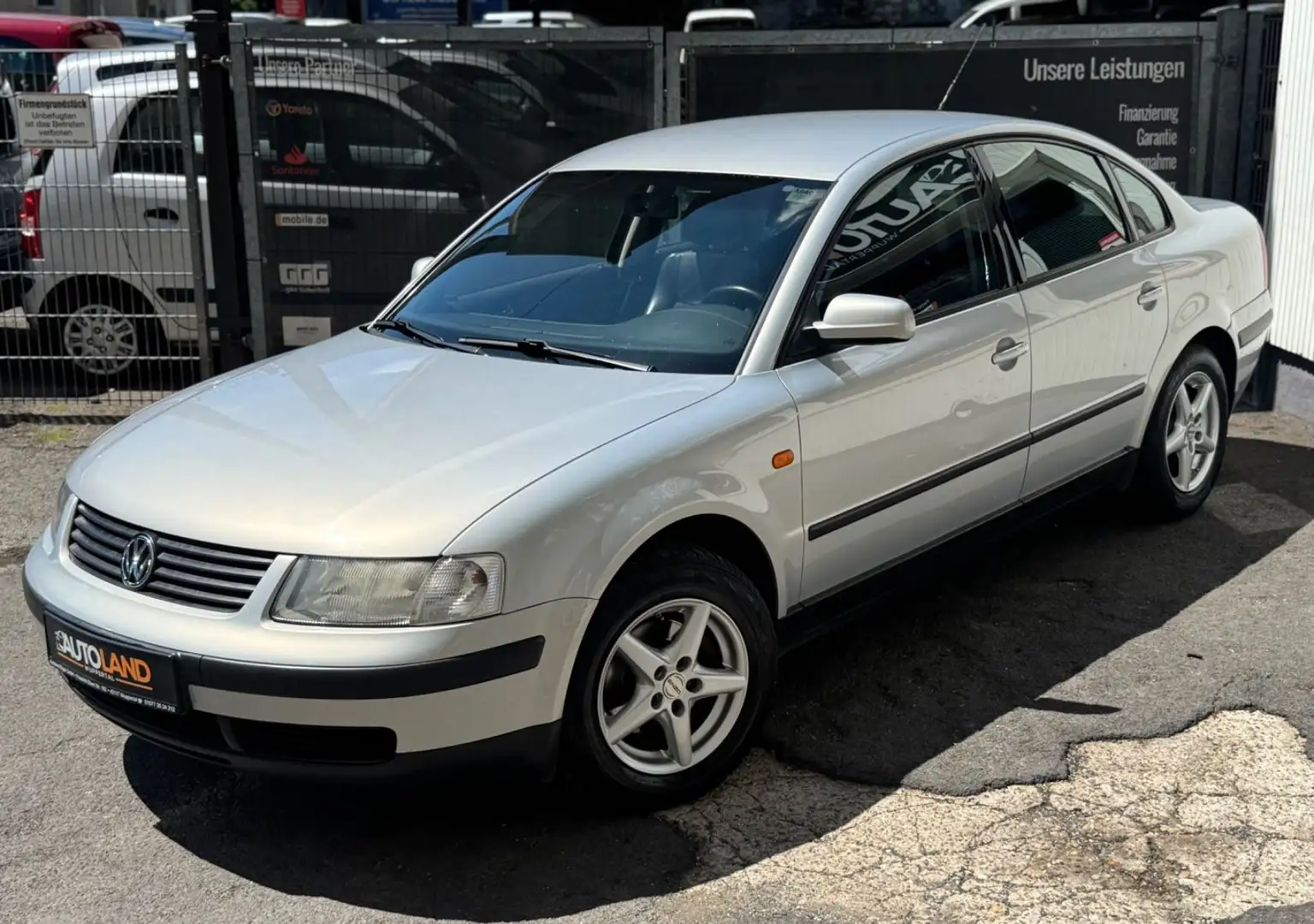 Volkswagen Passat *Highline *1.8l*2.Hand*Klima*Servo*Allwet* Silber - 2