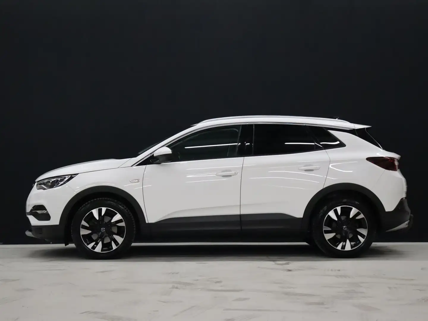 Opel Grandland X 1.2 Turbo Business Executive [TREKHAAK, APPLE CARP Bílá - 2