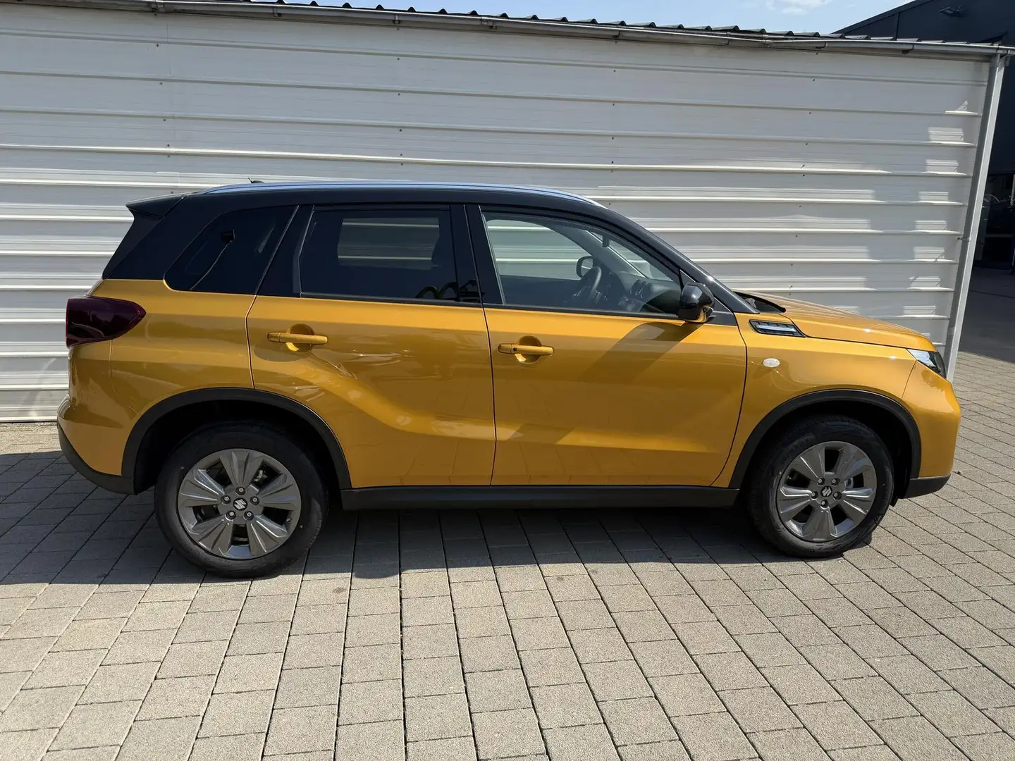 Suzuki Vitara GL+ Comfort 1.4 MHEV AT Android Auto*Navi*SHZ*A... Gelb - 1