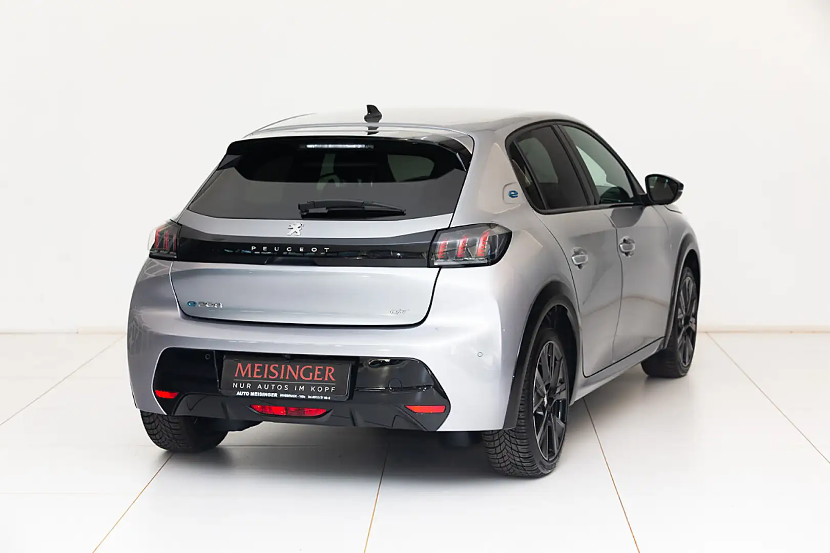 Peugeot e-208 50kWh GT Silber - 2