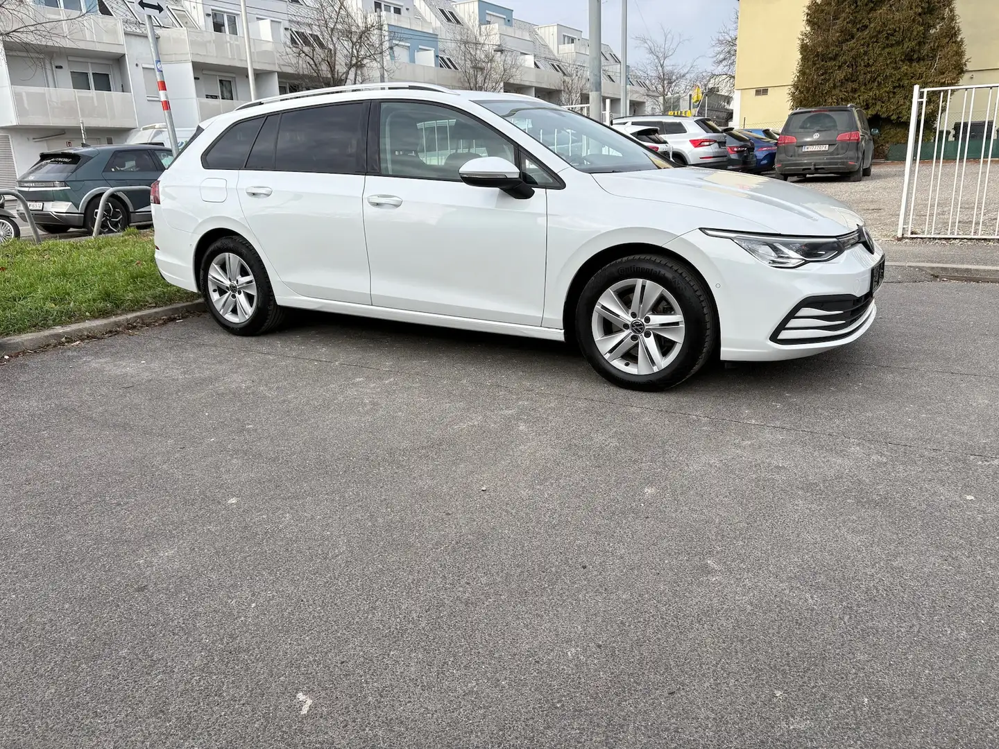 Volkswagen Golf VIII Variant 2.0 TDI Life*NAVI*KAMERA*ACC Weiß - 1