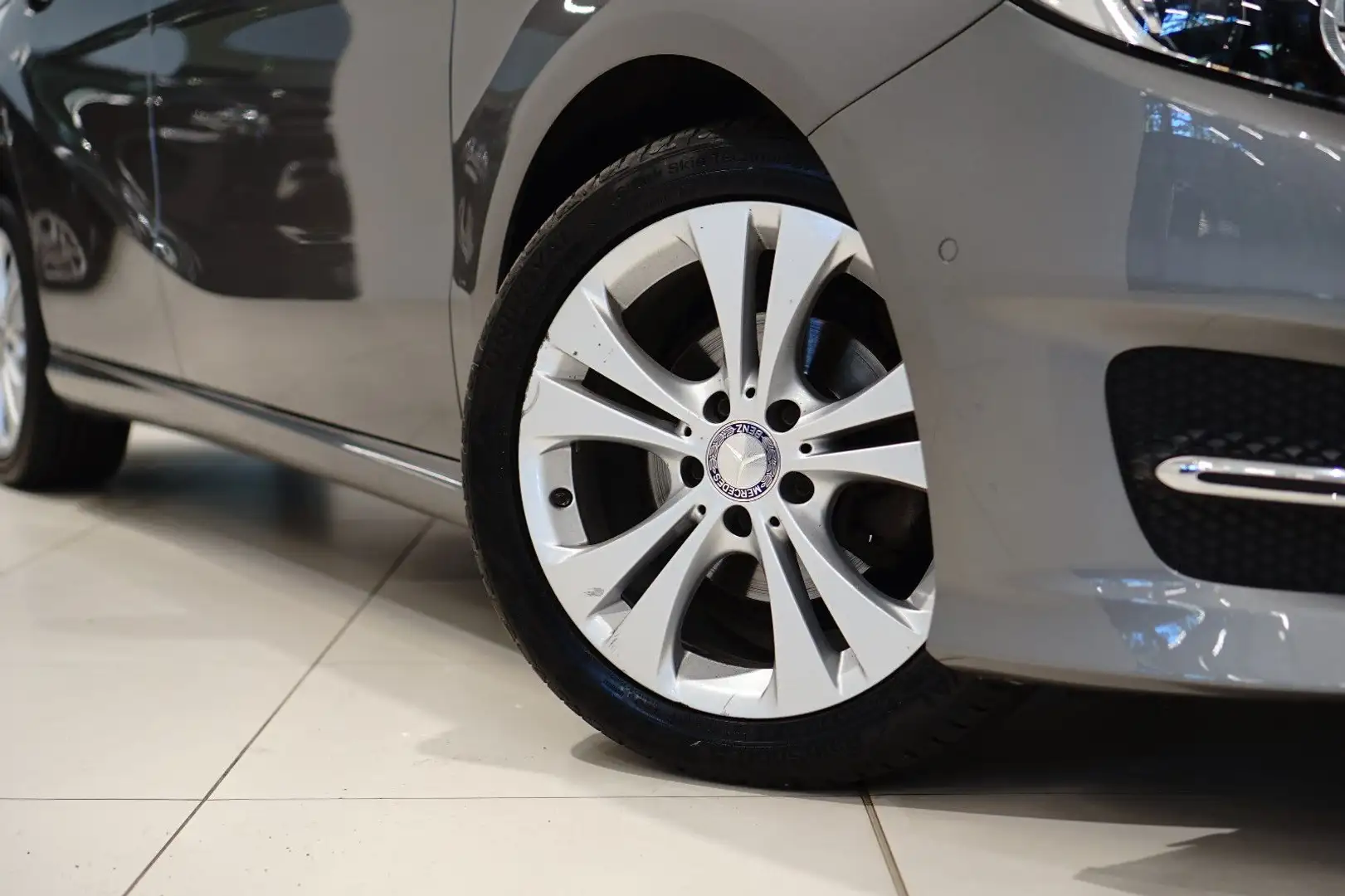 Mercedes-Benz B 180 D|SPORTS-TOURER|TEMPOMAT|2xPDC|NAVI|LED|F1| Grau - 2