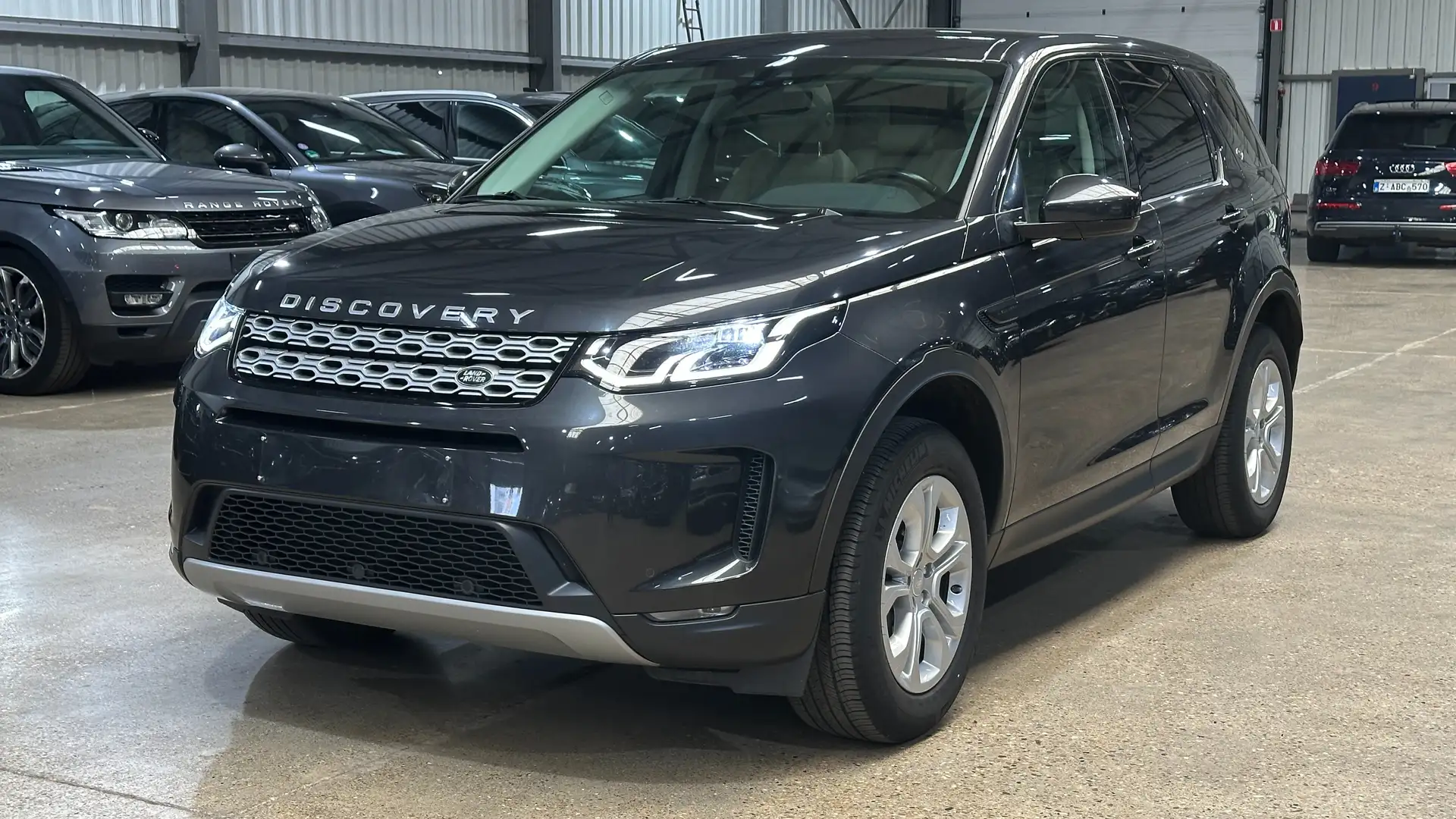 Land Rover Discovery Sport 2.0 TD4 MHEV 4WD HSE Grijs - 1