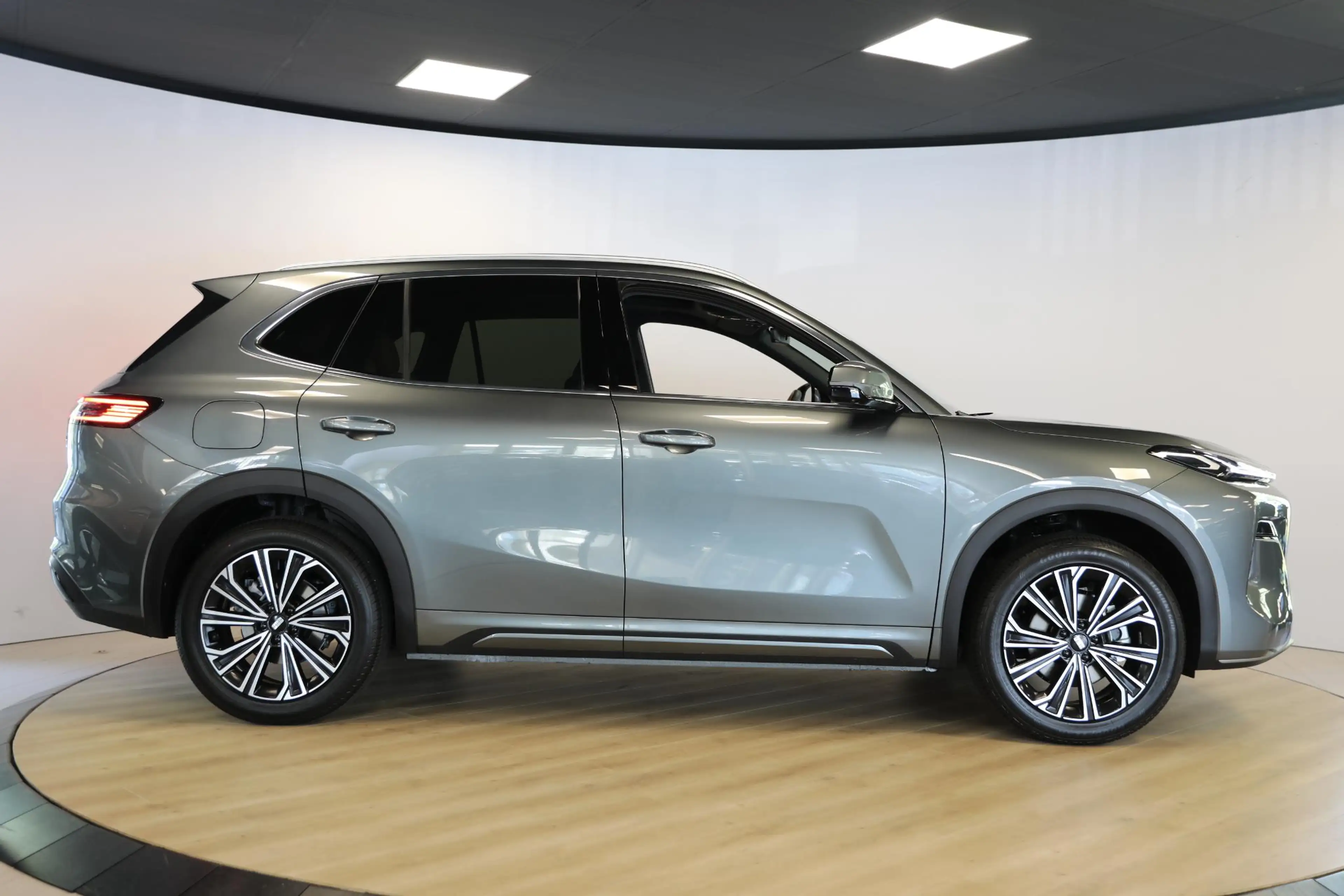 Geely Starray EM-i 1.5 Max+ | Verwacht — photo 9