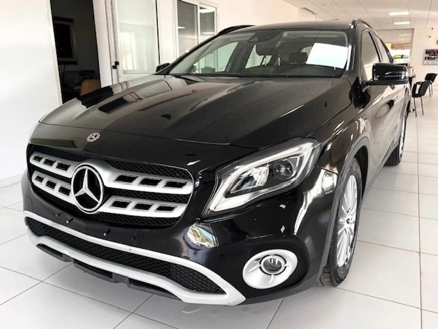 Mercedes-Benz GLA 180 GLA 180 Executive auto Nero - 1