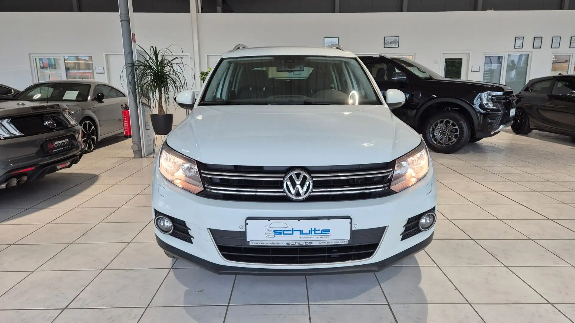 Volkswagen Tiguan Lounge Sport & Style *Navi*AHK*Kamera*SHZ Wit - 2