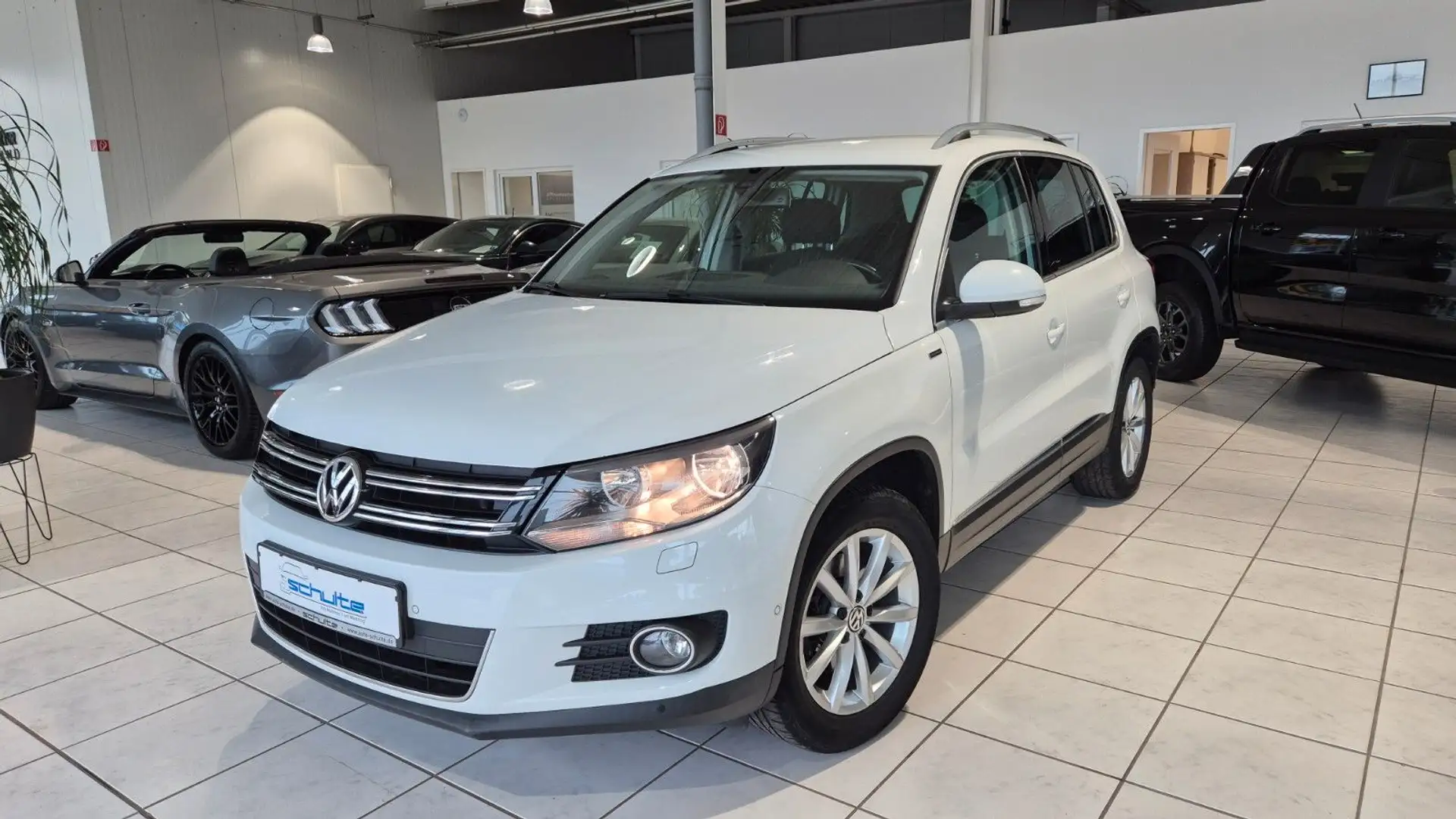 Volkswagen Tiguan Lounge Sport & Style *Navi*AHK*Kamera*SHZ Wit - 1