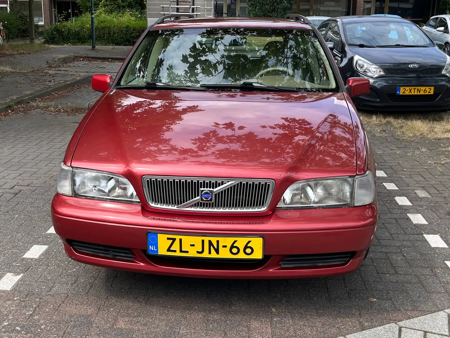 Volvo V70 V70 2.5 Sports-Line Rood - 2