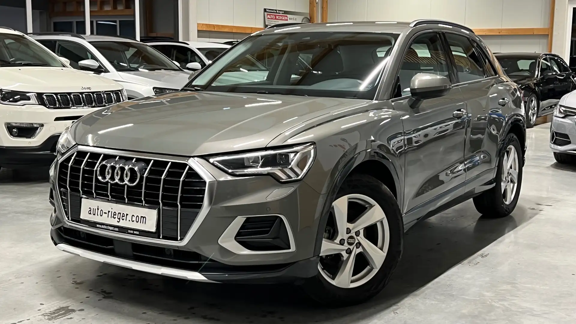 Audi Q3 35 TFSI advanced ACC, AHK Grau - 2
