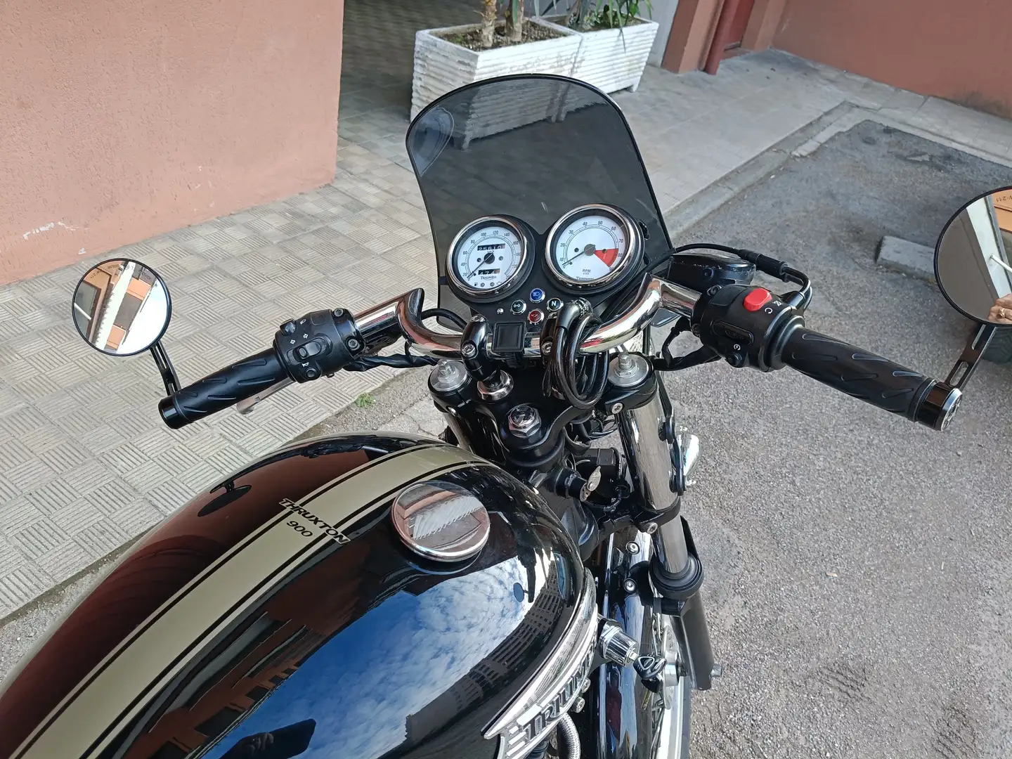 Triumph Thruxton 900 efi Negru - 1