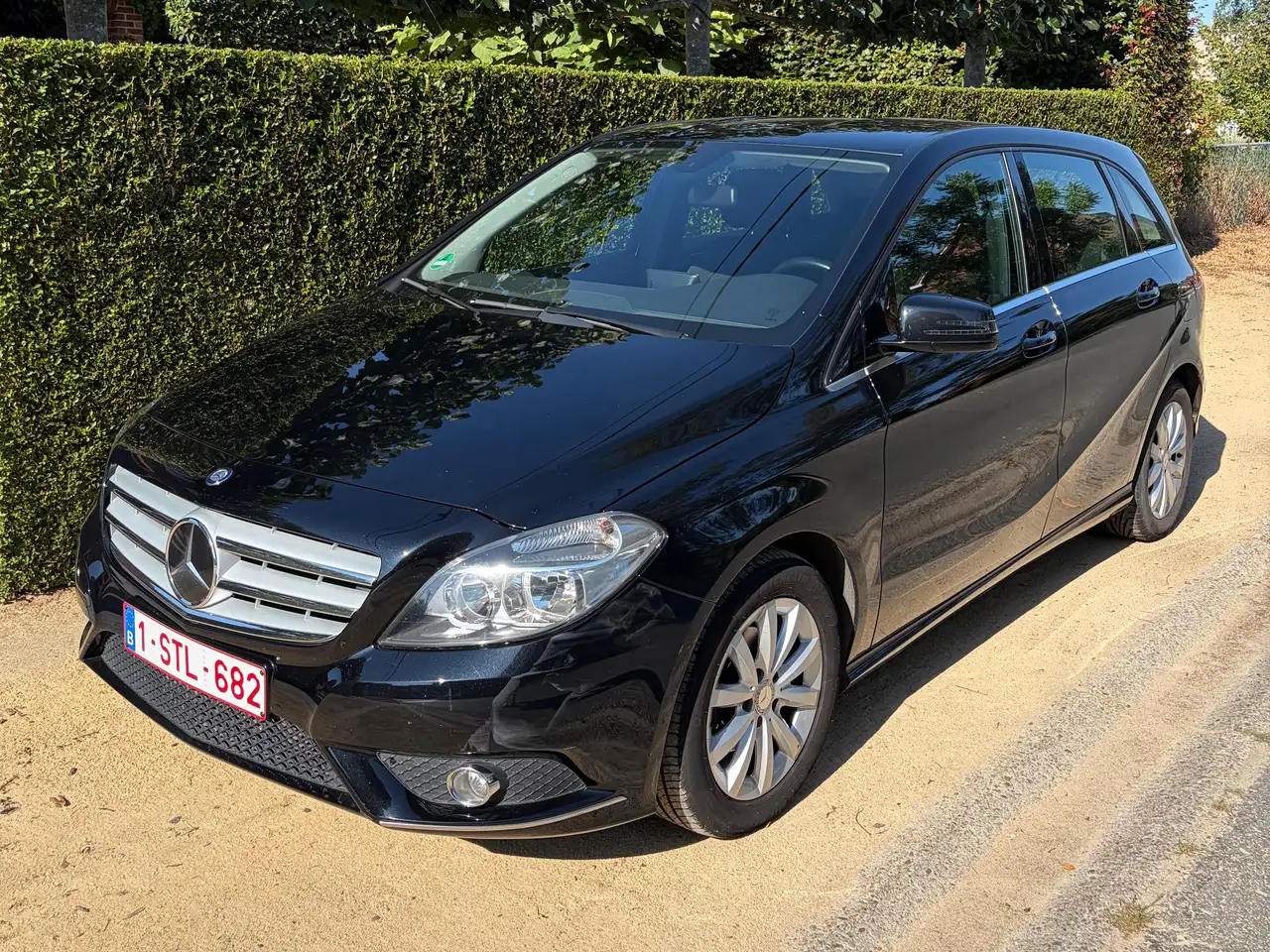 Mercedes-Benz B 180