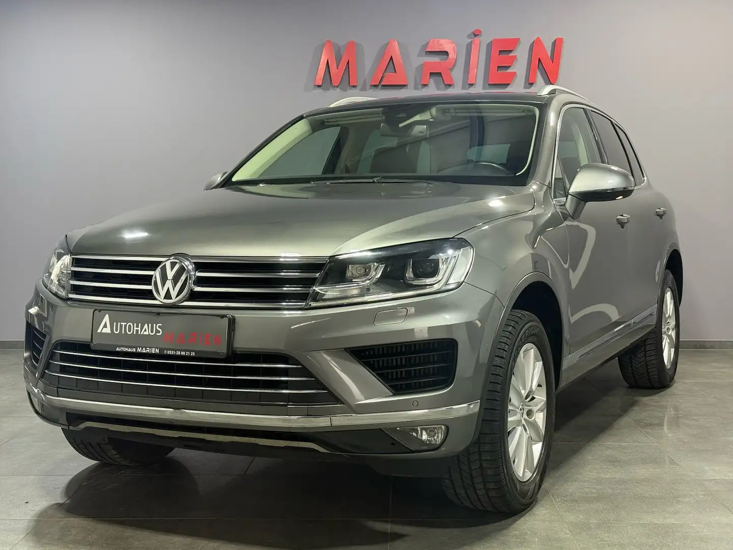 Volkswagen Touareg 3.0 TDI DSG*4M*BI-XENON*NAVI*LEDER*AHK Grau - 1