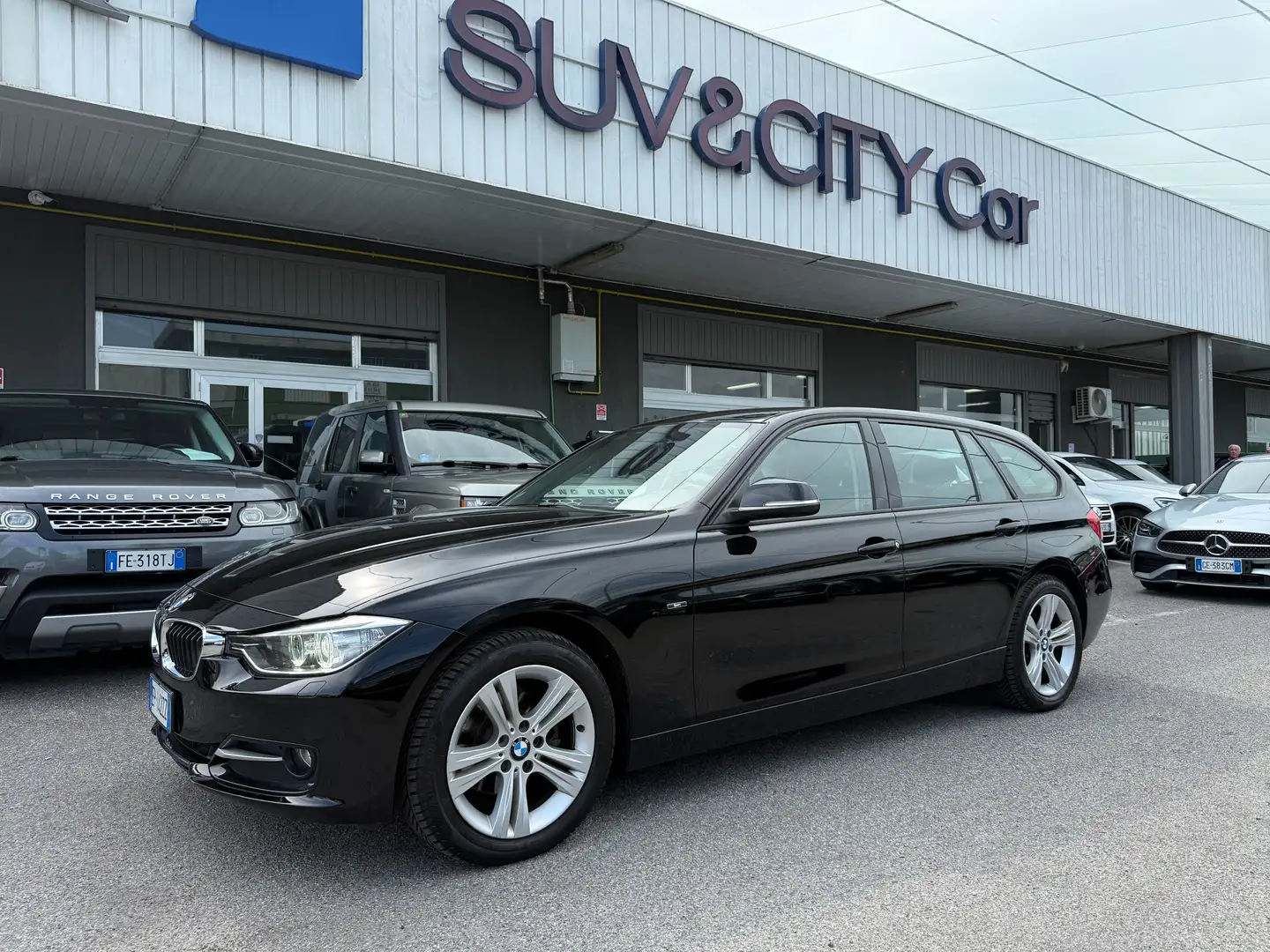 BMW 316 Touring 316d Touring Sport Černá - 1