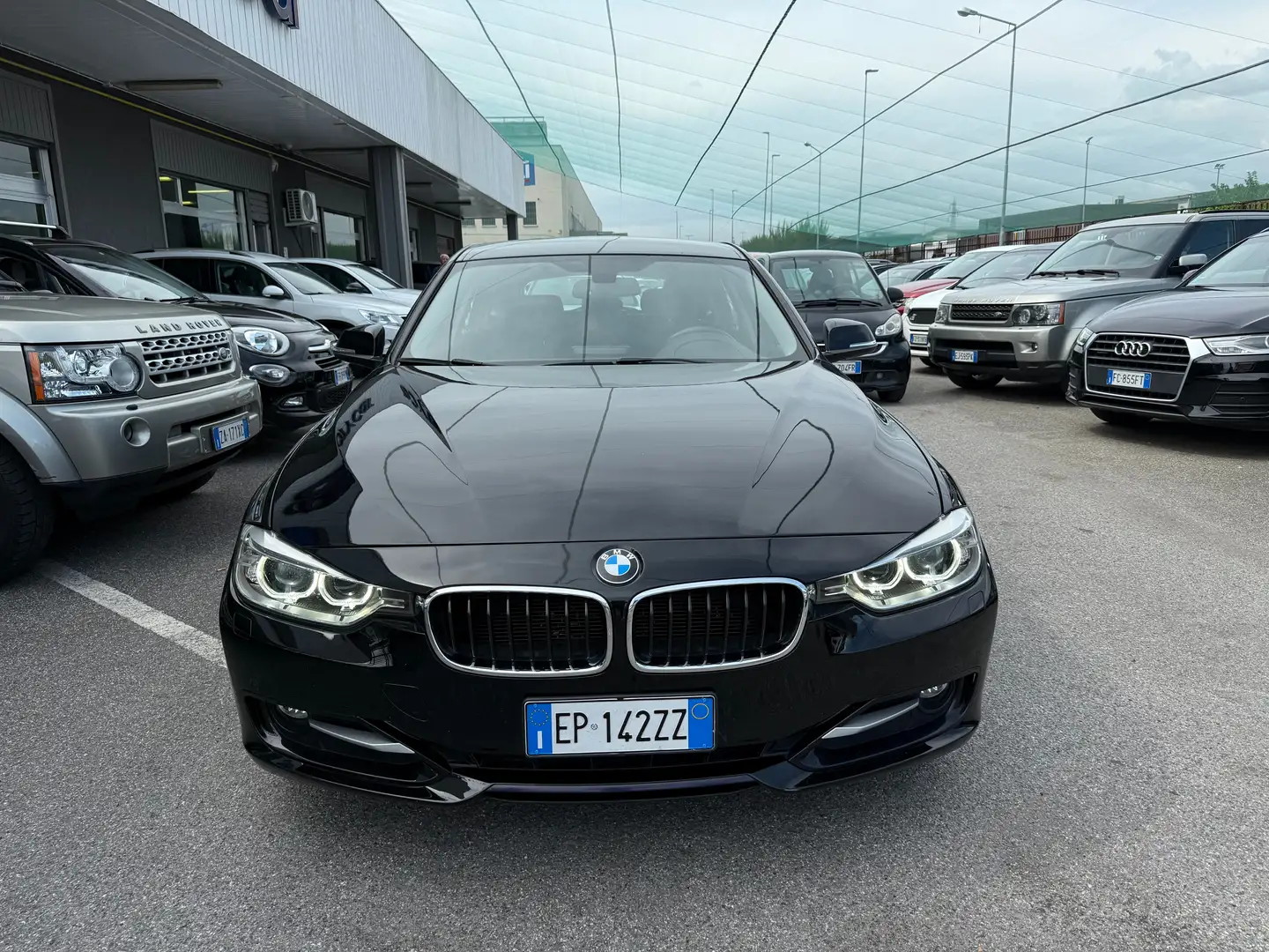 BMW 316 Touring 316d Touring Sport Černá - 2