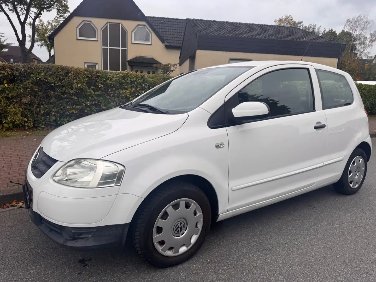 Volkswagen Fox Basis 1 Vorbesitzer TÜV / AU+Ölwechsel NEU Weiß - 1
