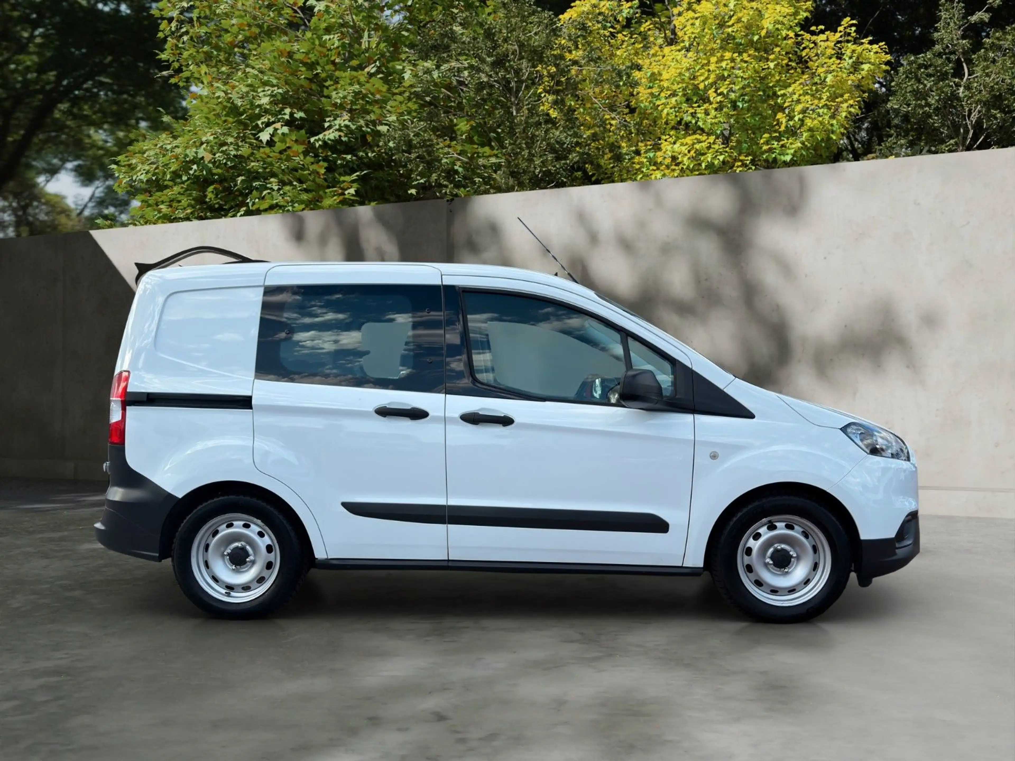 Ford Transit Courier /1.Hand/2xSchiebetür/Klima — photo 5