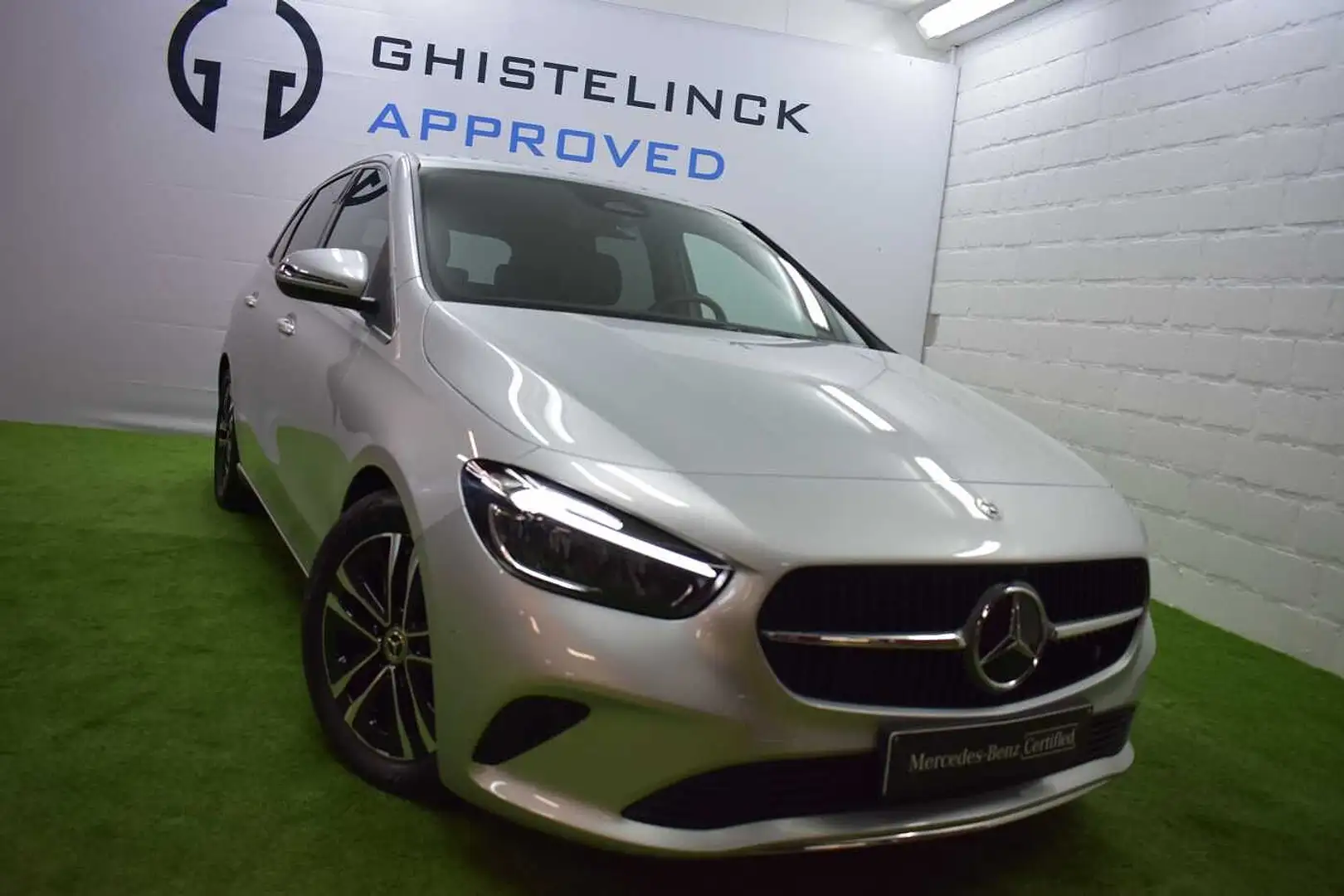 Mercedes-Benz B 180 d+ Facelift+Camera+Heated seats+Leather Zilver - 2