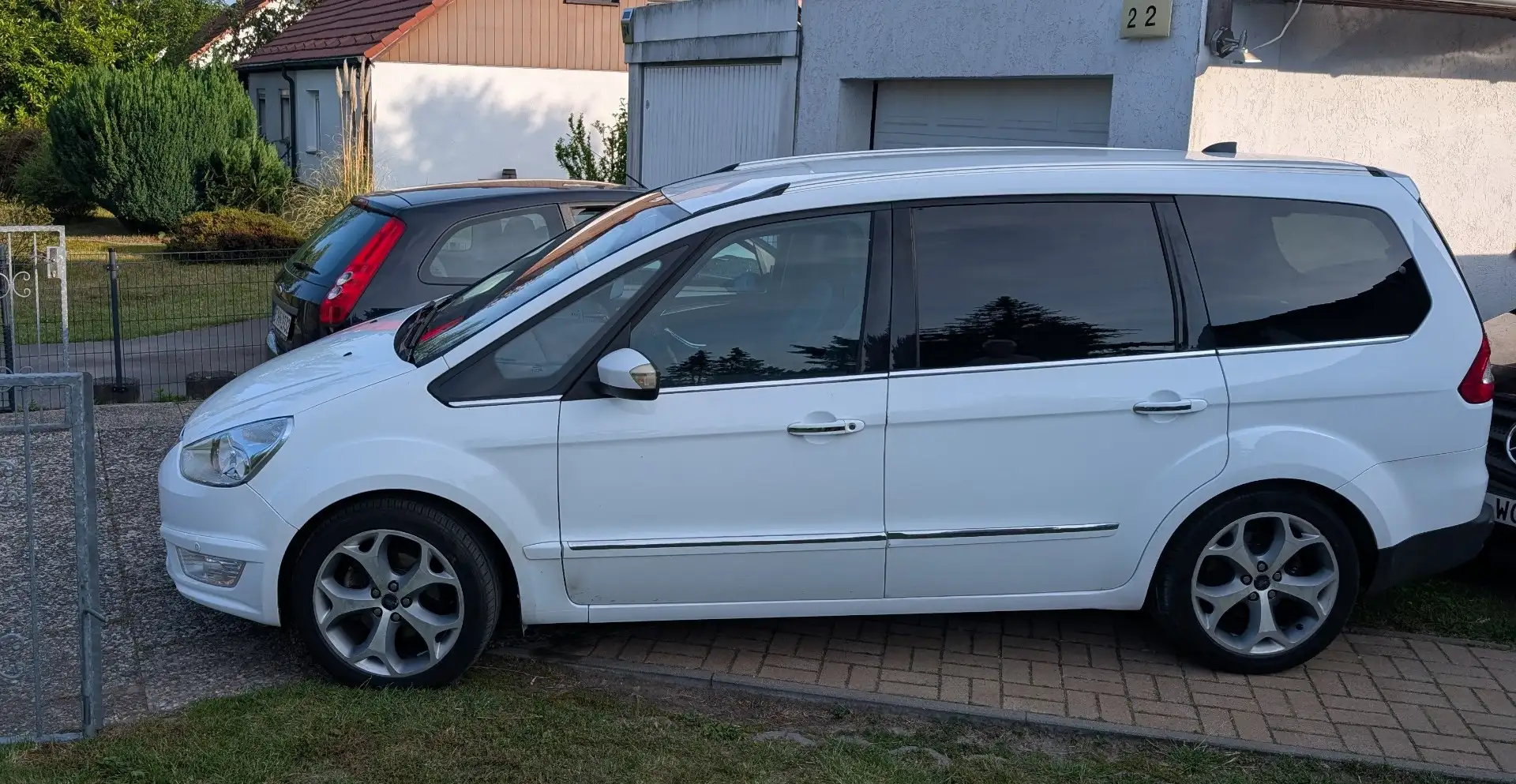 Ford Galaxy Ghia 1.6 Ecoboost 7-Sitzer bijela - 2