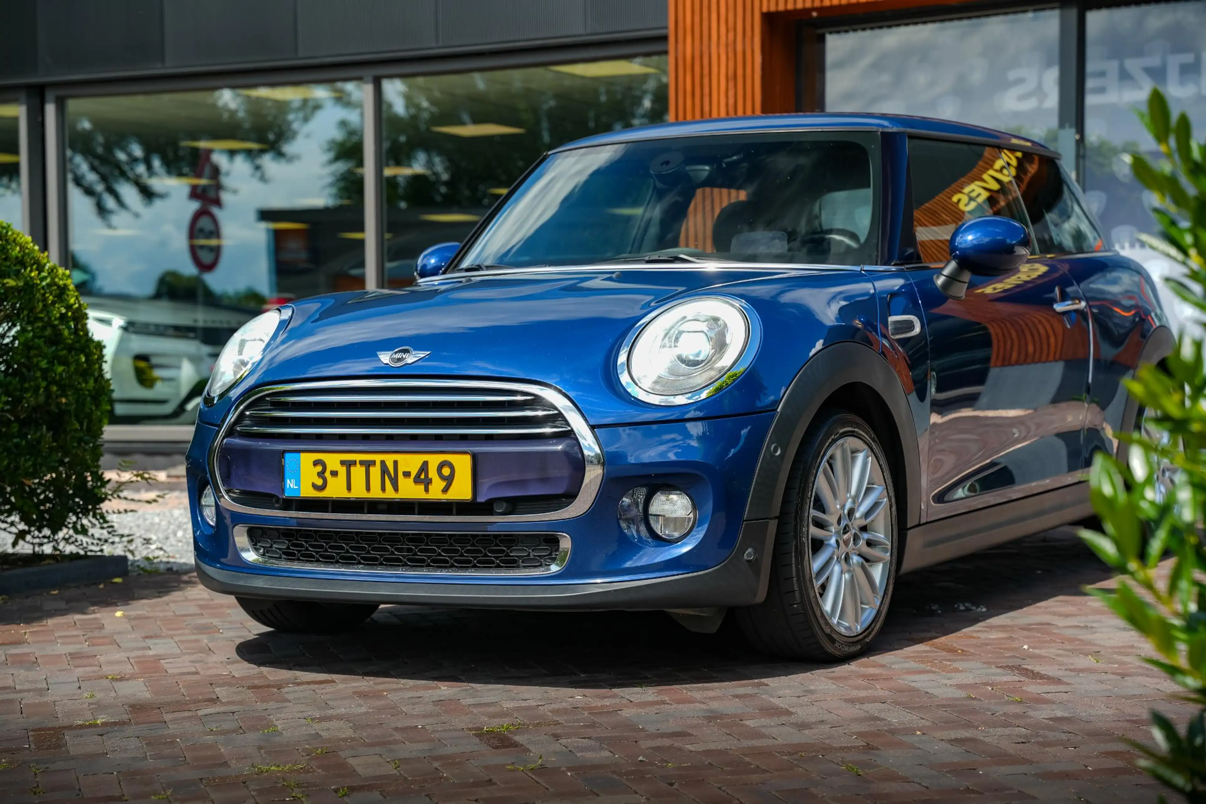 MINI Cooper D Mini 1.5 Chili HeadUp Navi LED Leer Cruise Clima — photo 12