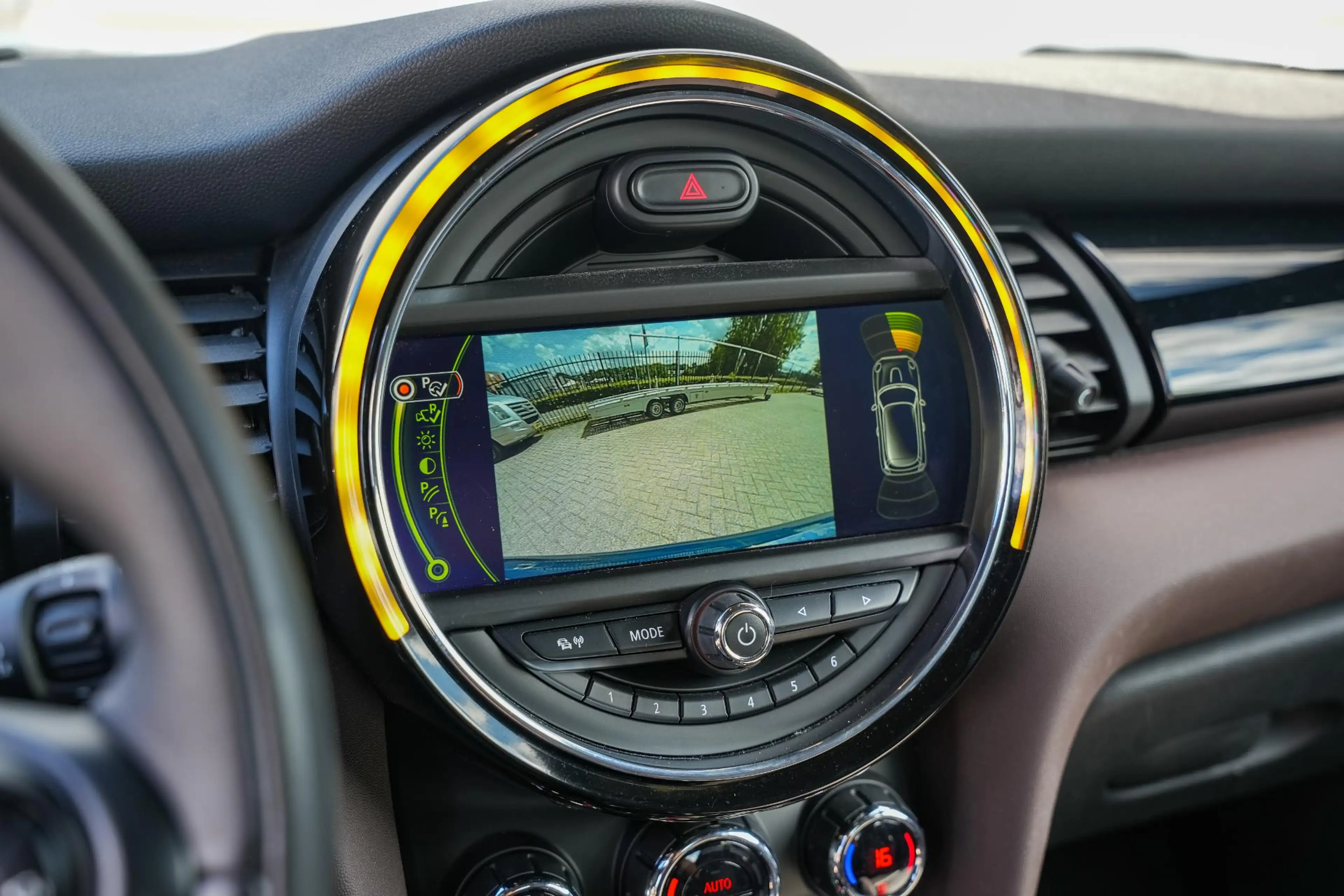 MINI Cooper D Mini 1.5 Chili HeadUp Navi LED Leer Cruise Clima — photo 16
