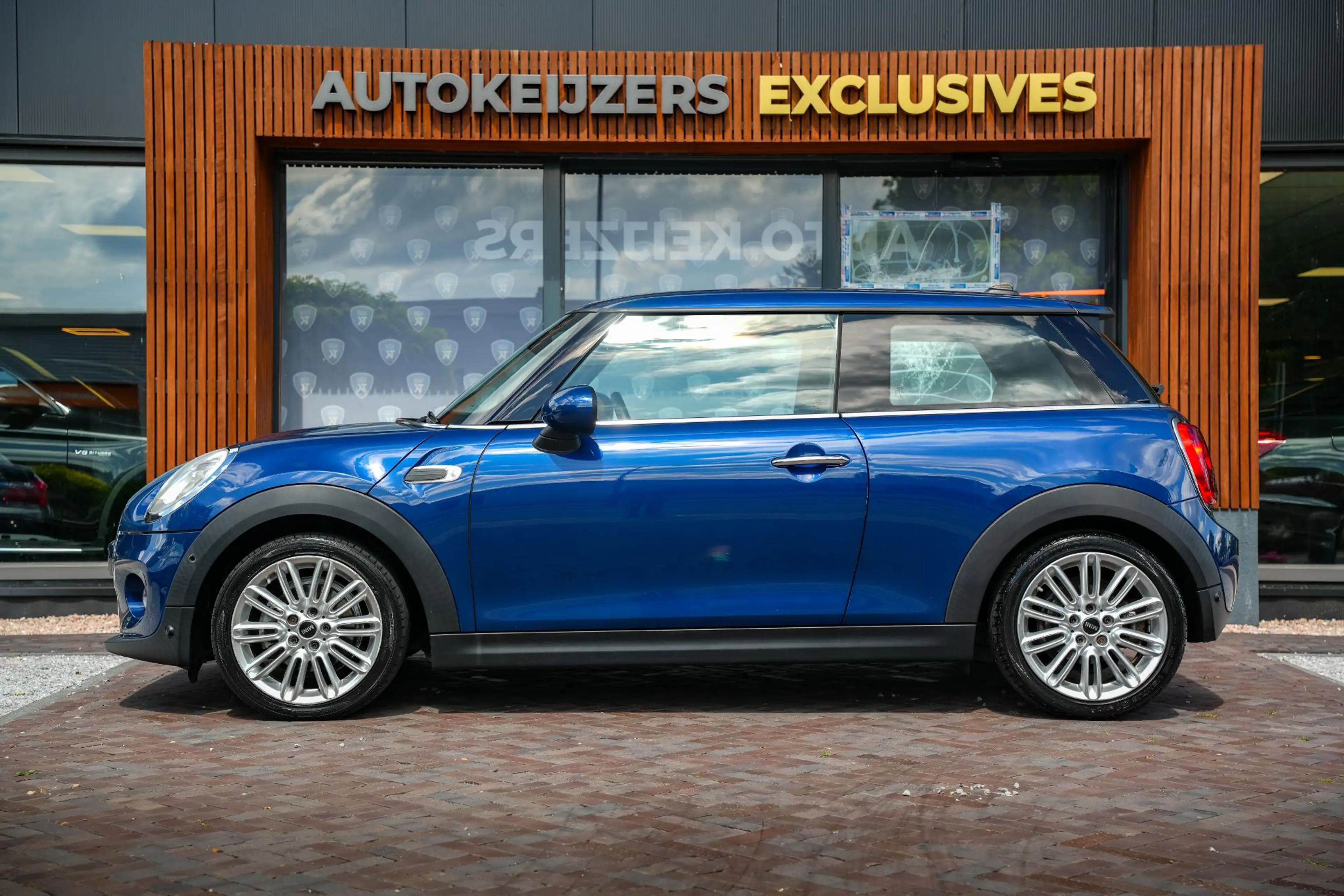 MINI Cooper D Mini 1.5 Chili HeadUp Navi LED Leer Cruise Clima — photo 5