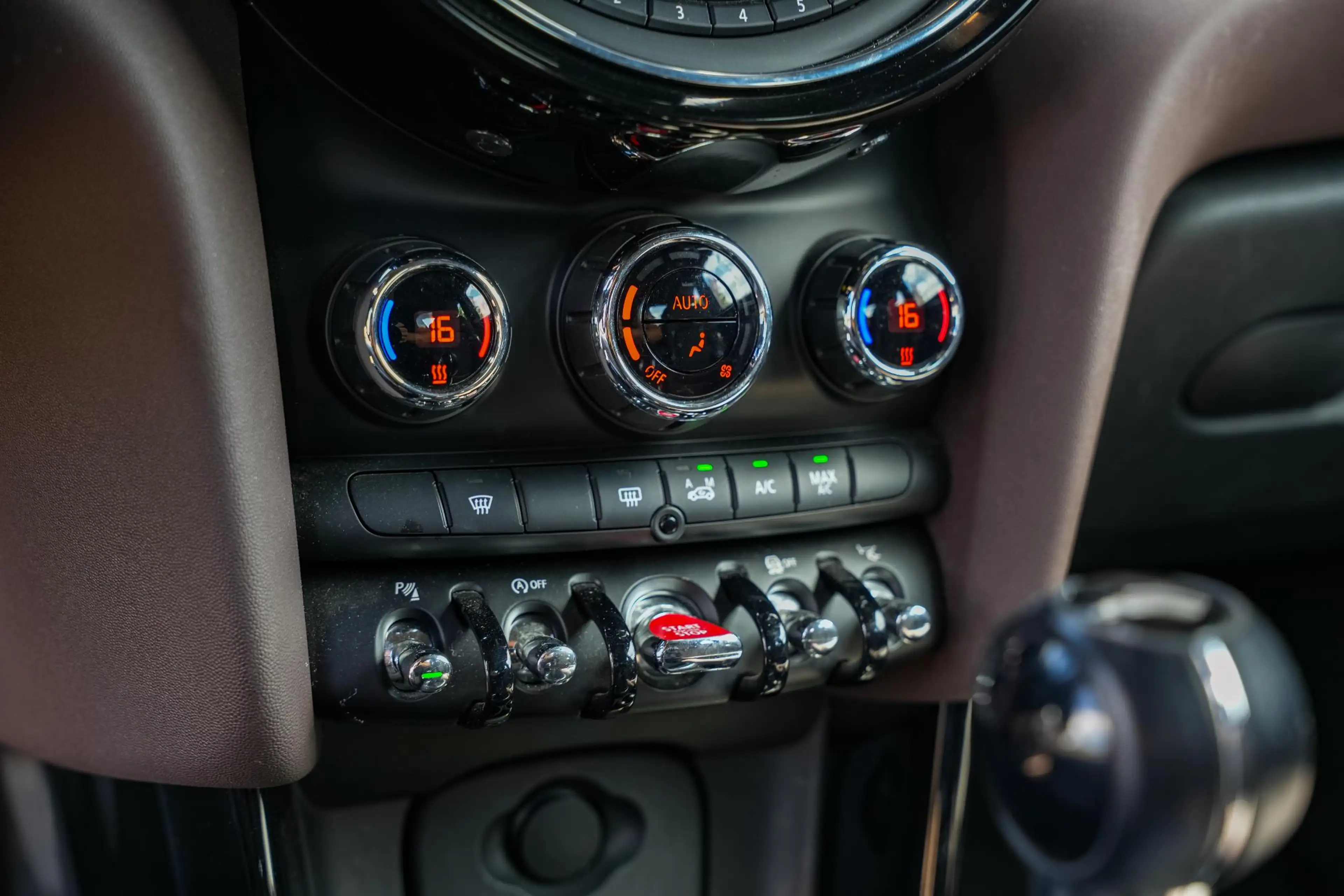 MINI Cooper D Mini 1.5 Chili HeadUp Navi LED Leer Cruise Clima — photo 15