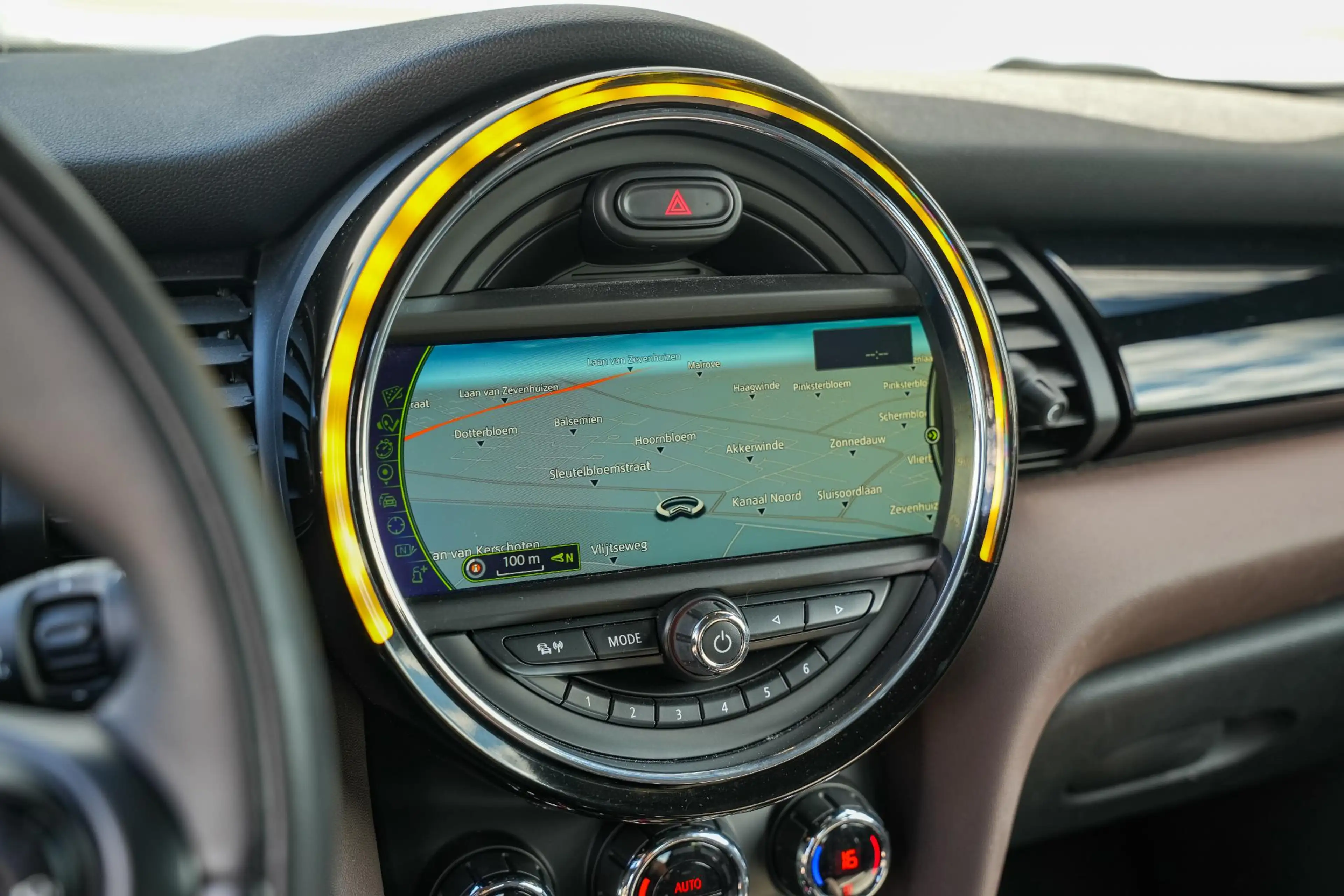 MINI Cooper D Mini 1.5 Chili HeadUp Navi LED Leer Cruise Clima — photo 17