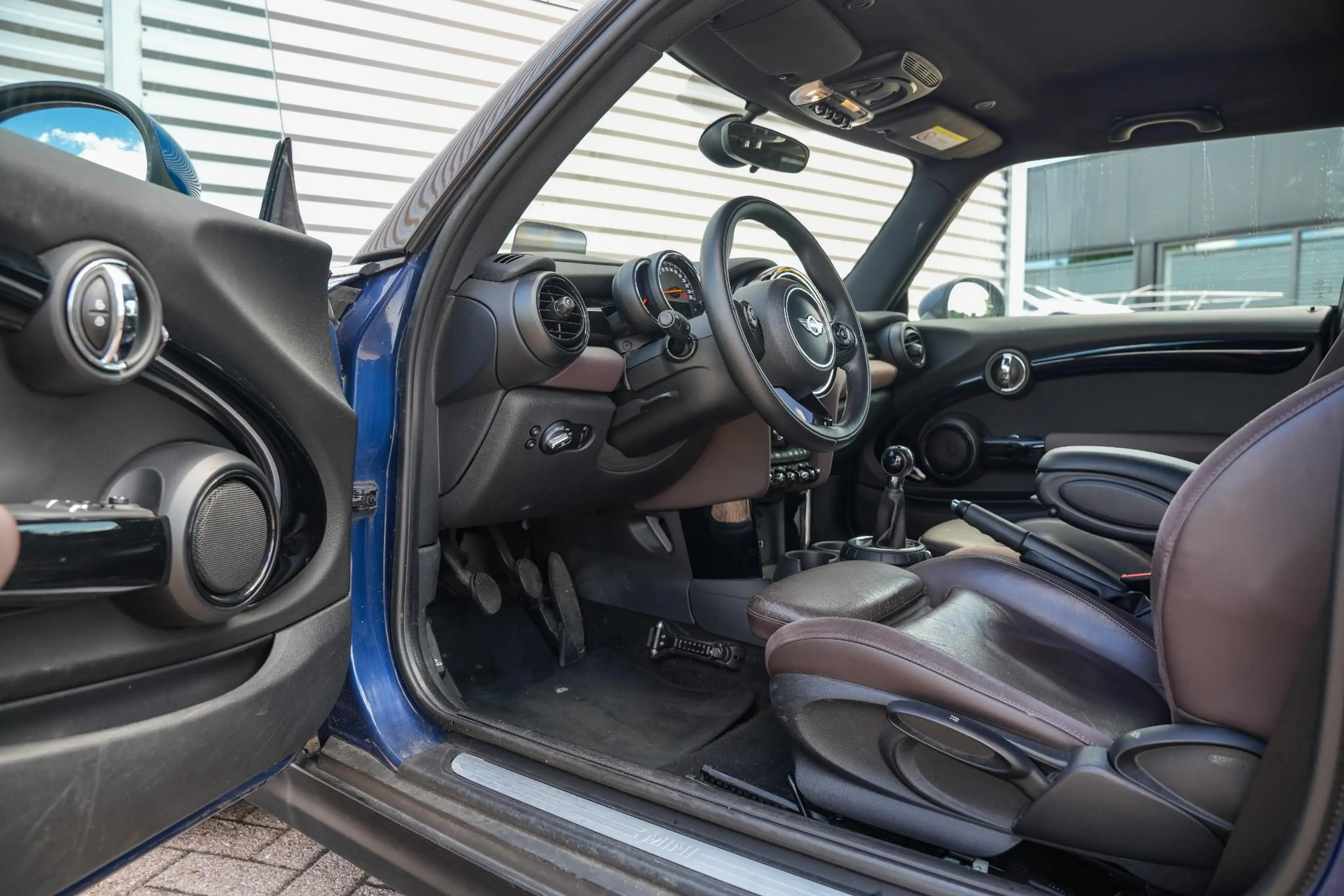 MINI Cooper D Mini 1.5 Chili HeadUp Navi LED Leer Cruise Clima — photo 2