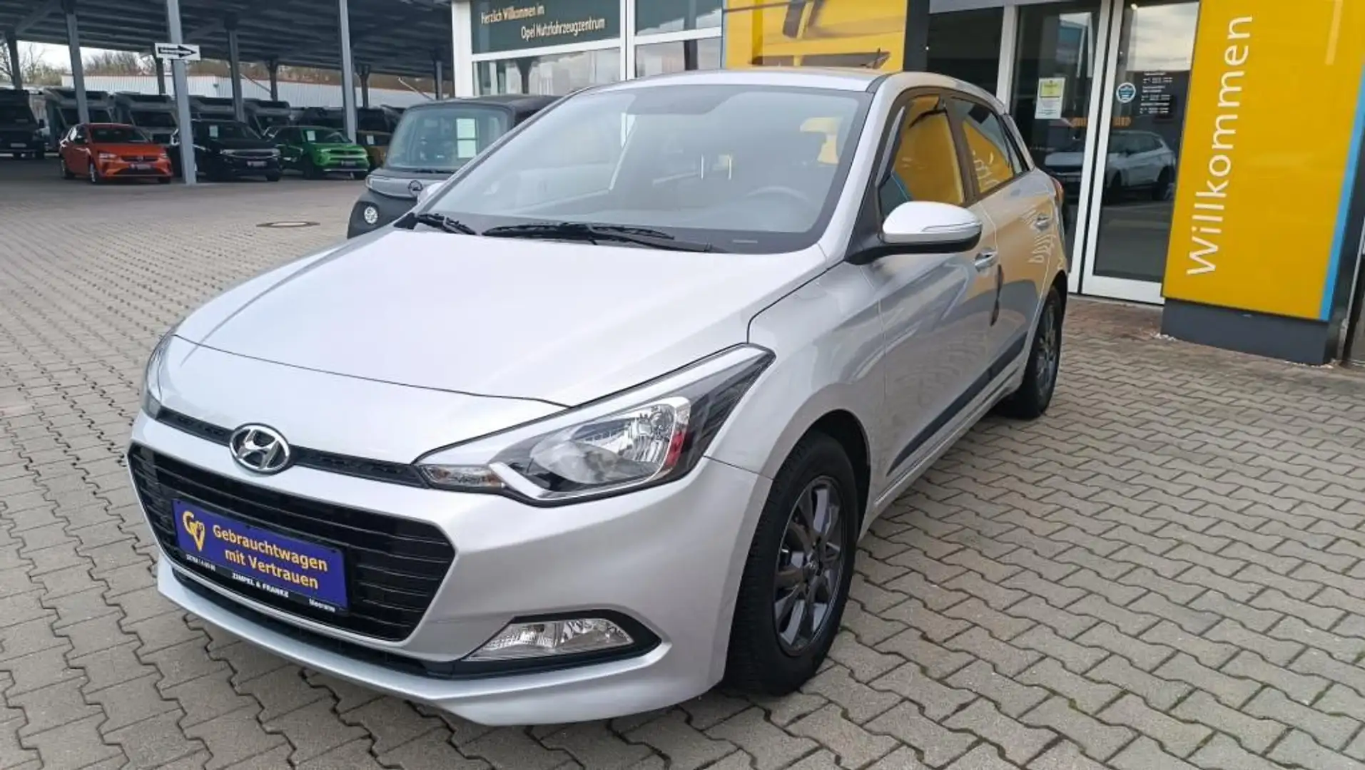 Hyundai i20 Active Klima+Kamera+Sitzhzg+Lenkradhzg+LM Silber - 1